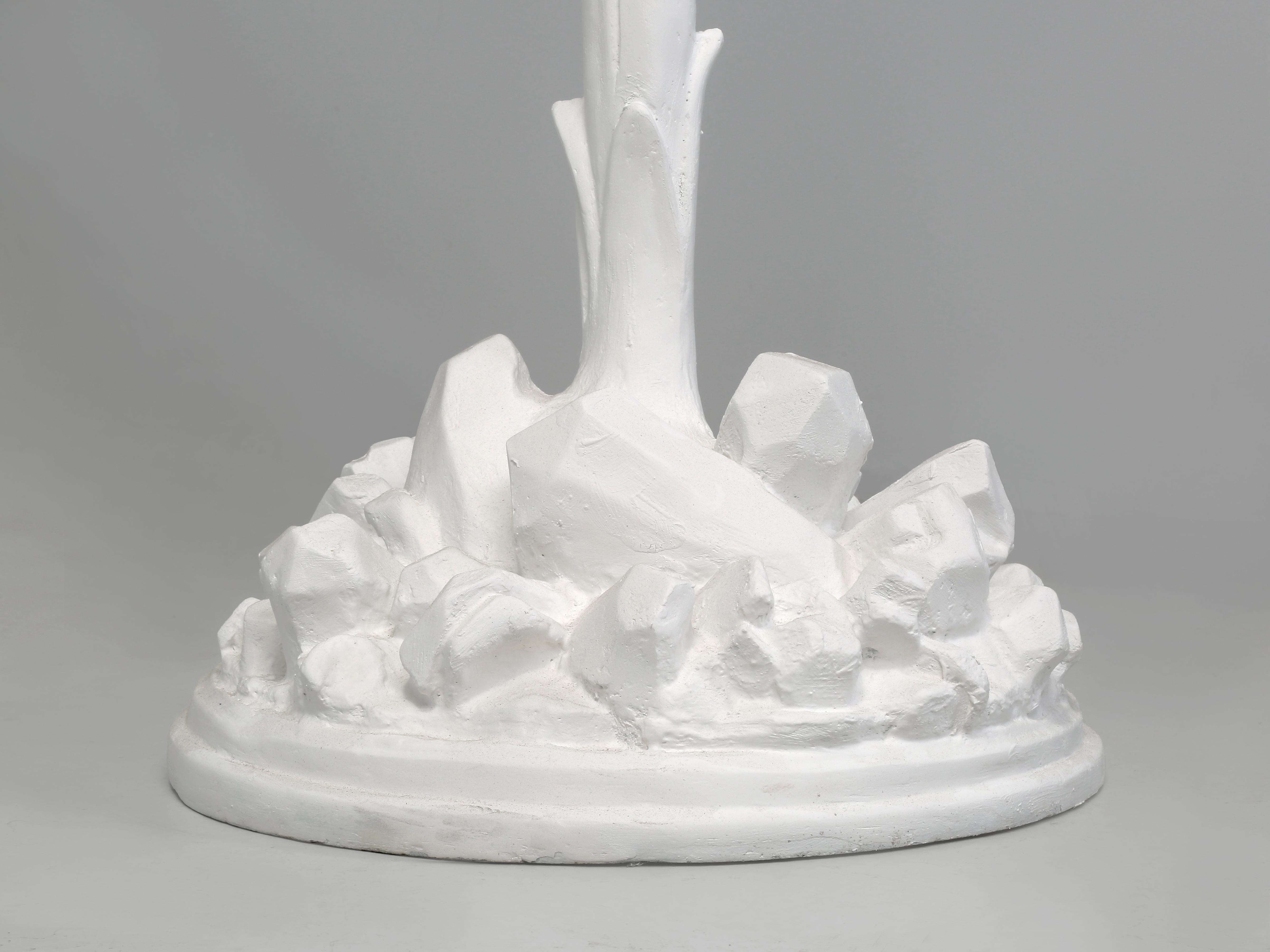 Torchière a foglie di palma o lampada da terra alla maniera di Serge Roche in gesso restaurato in vendita 4