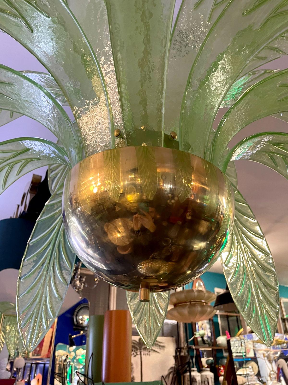 Palm Leaves Murano Glass and Brass Chandelier in Green Glass In New Condition For Sale In Bochum, NRW