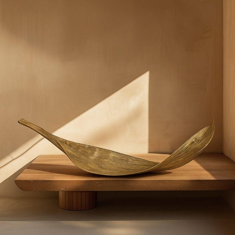 Palme – Poliertes Tablett mit organischer Textur, moderner dekorativer Tafelaufsatz (Organische Moderne) im Angebot