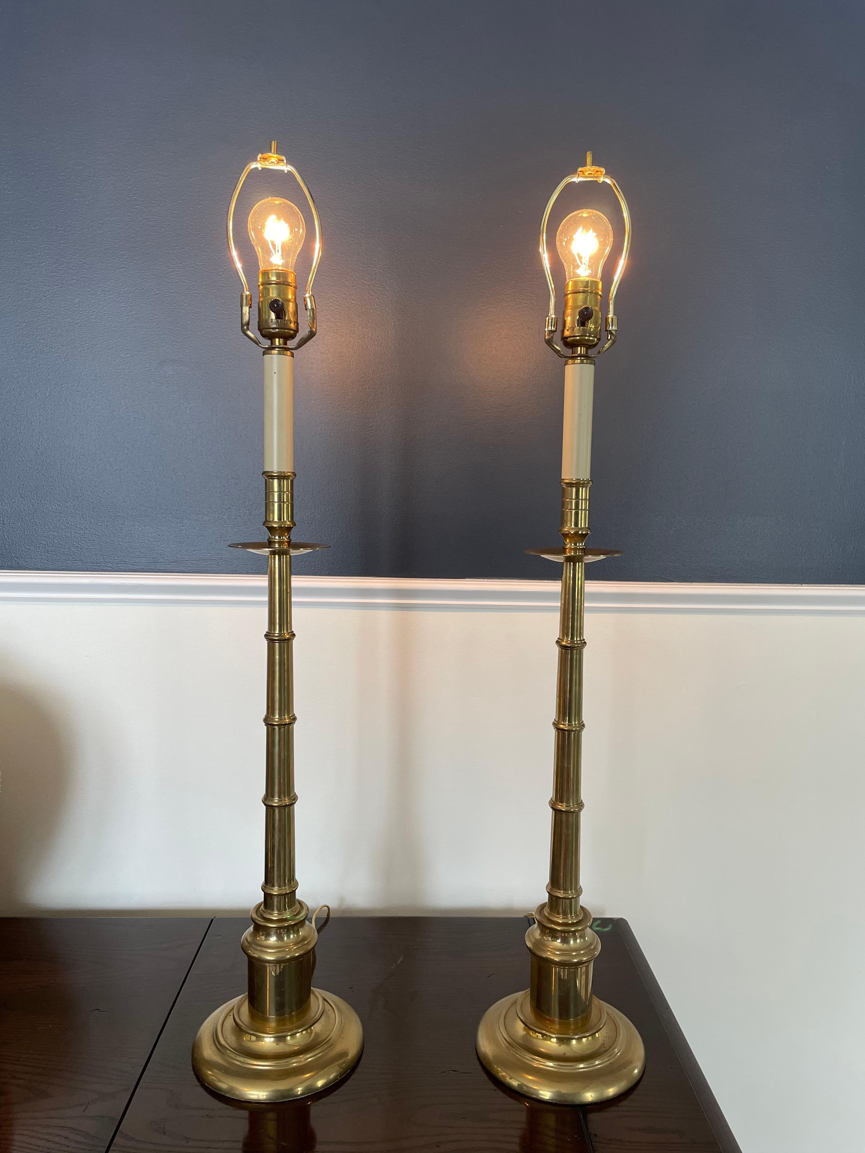 Palm Regency Chinoiserie Brass Faux Bamboo Candlestick Buffet Lamps, a Pair In Good Condition For Sale In W Allenhurst, NJ