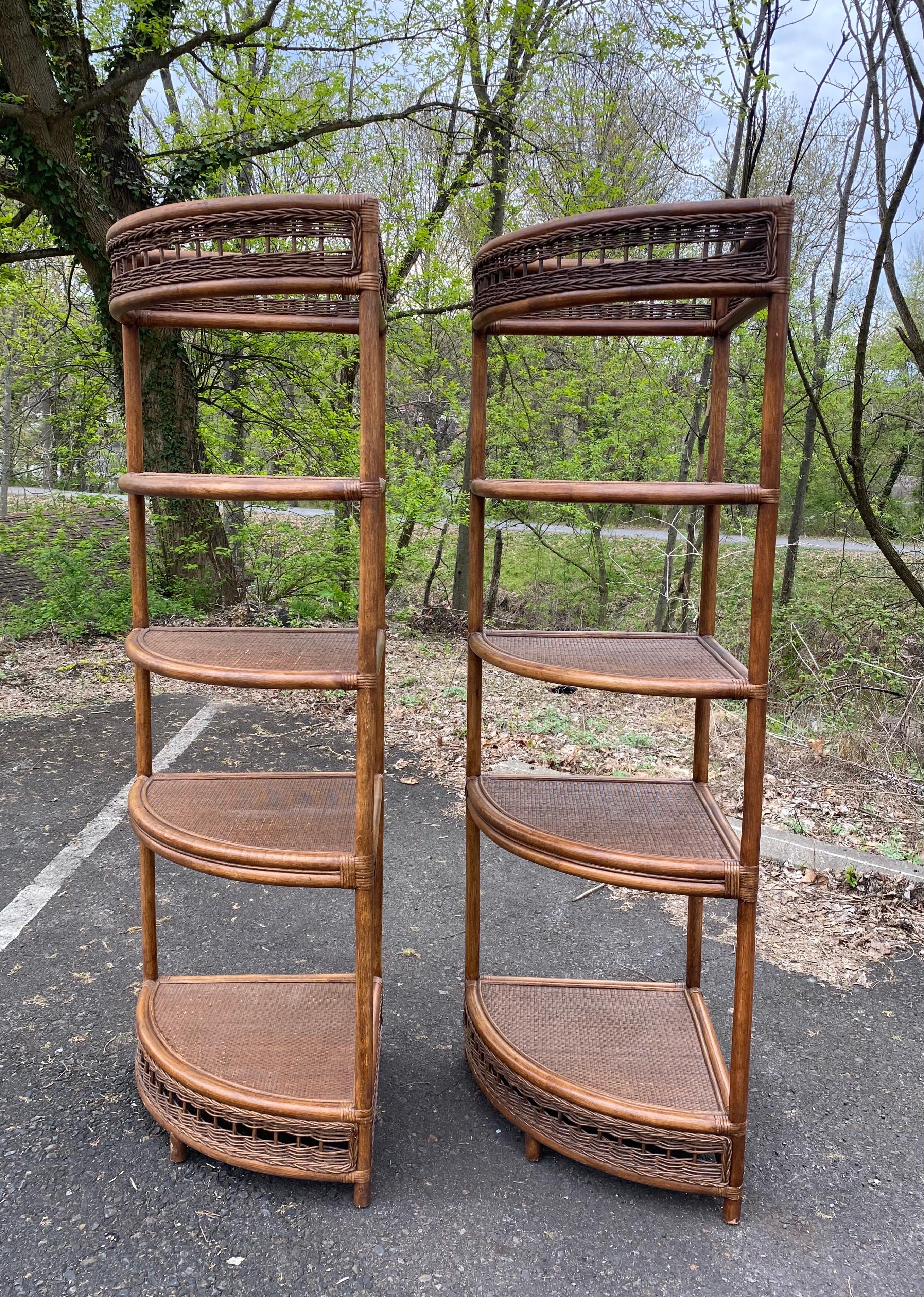 Palm Regency Corner Bamboo Rattan Wicker Étagère Book Shelves Mid-Century Modern en vente 3