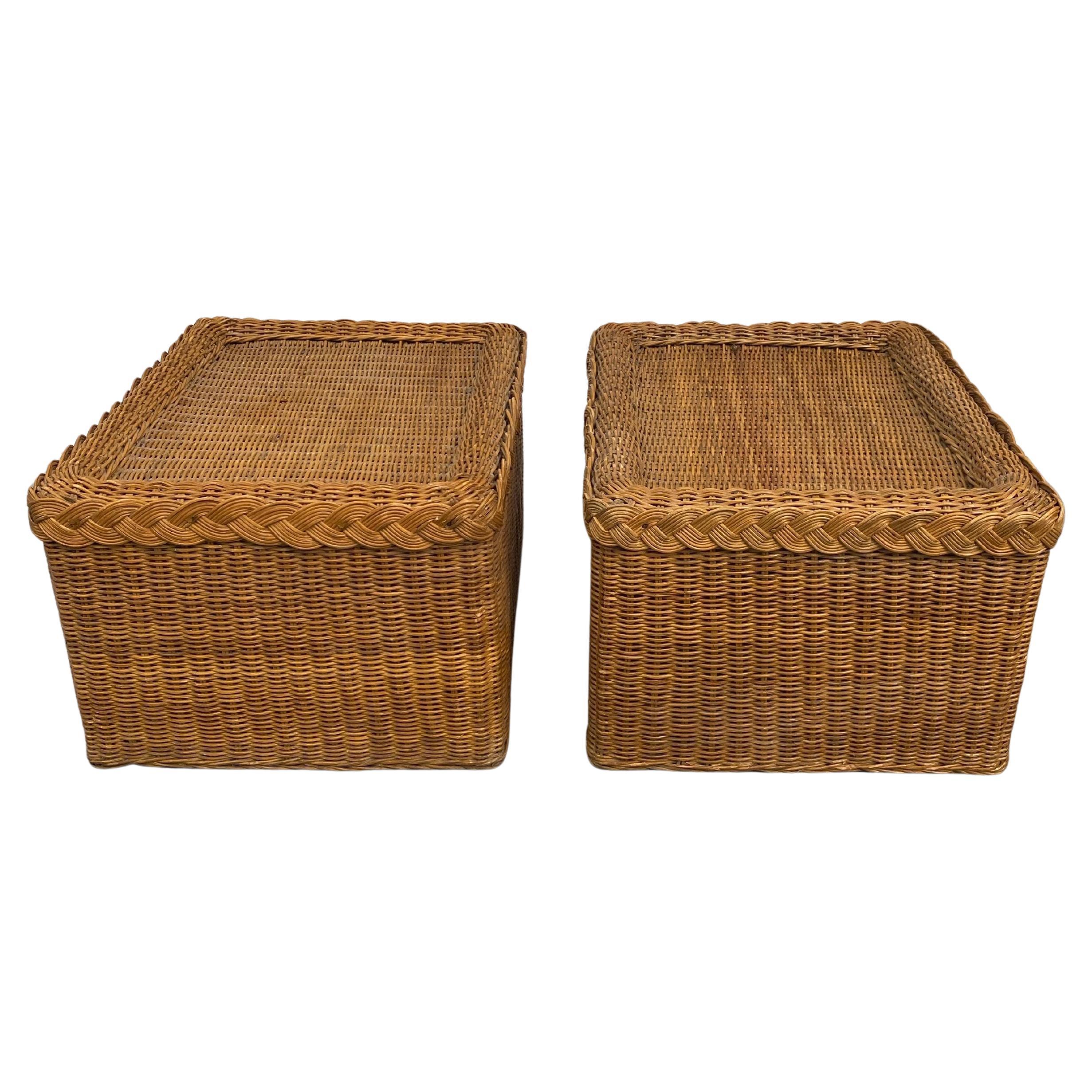 Palm Regency Style Braided Wicker Rattan Ottoman Benches, Pair In condizioni buone in vendita a Lambertville, NJ