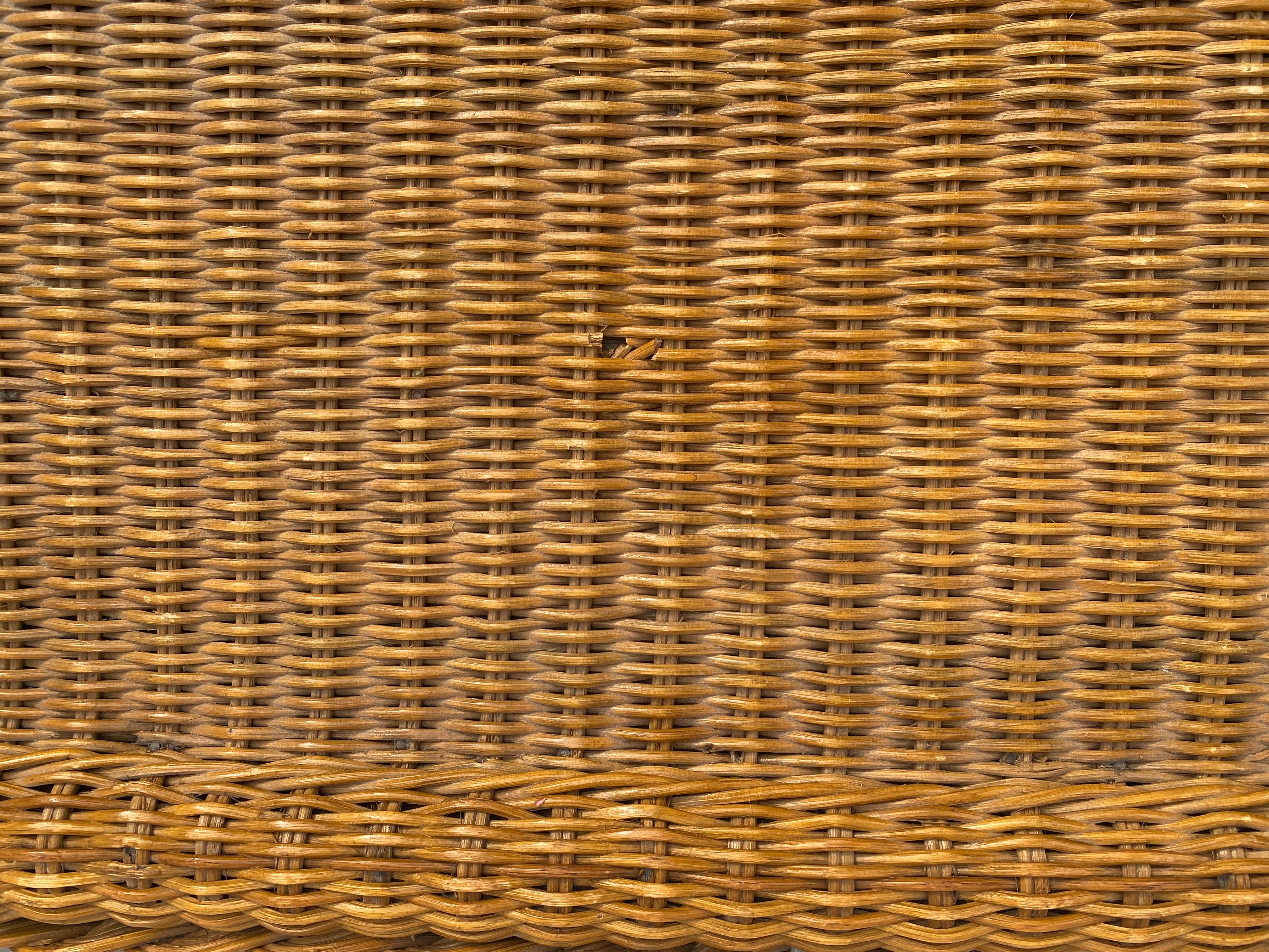 Vimini Palm Regency Style Braided Wicker Rattan Ottoman Benches, Pair in vendita