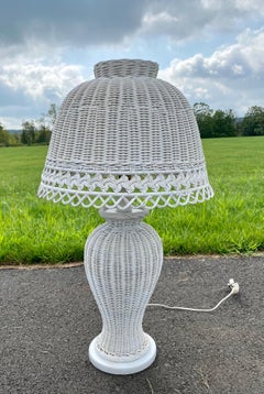 Palm Regency Style White Wicker Rattan Urn Table Lamp, 1980's