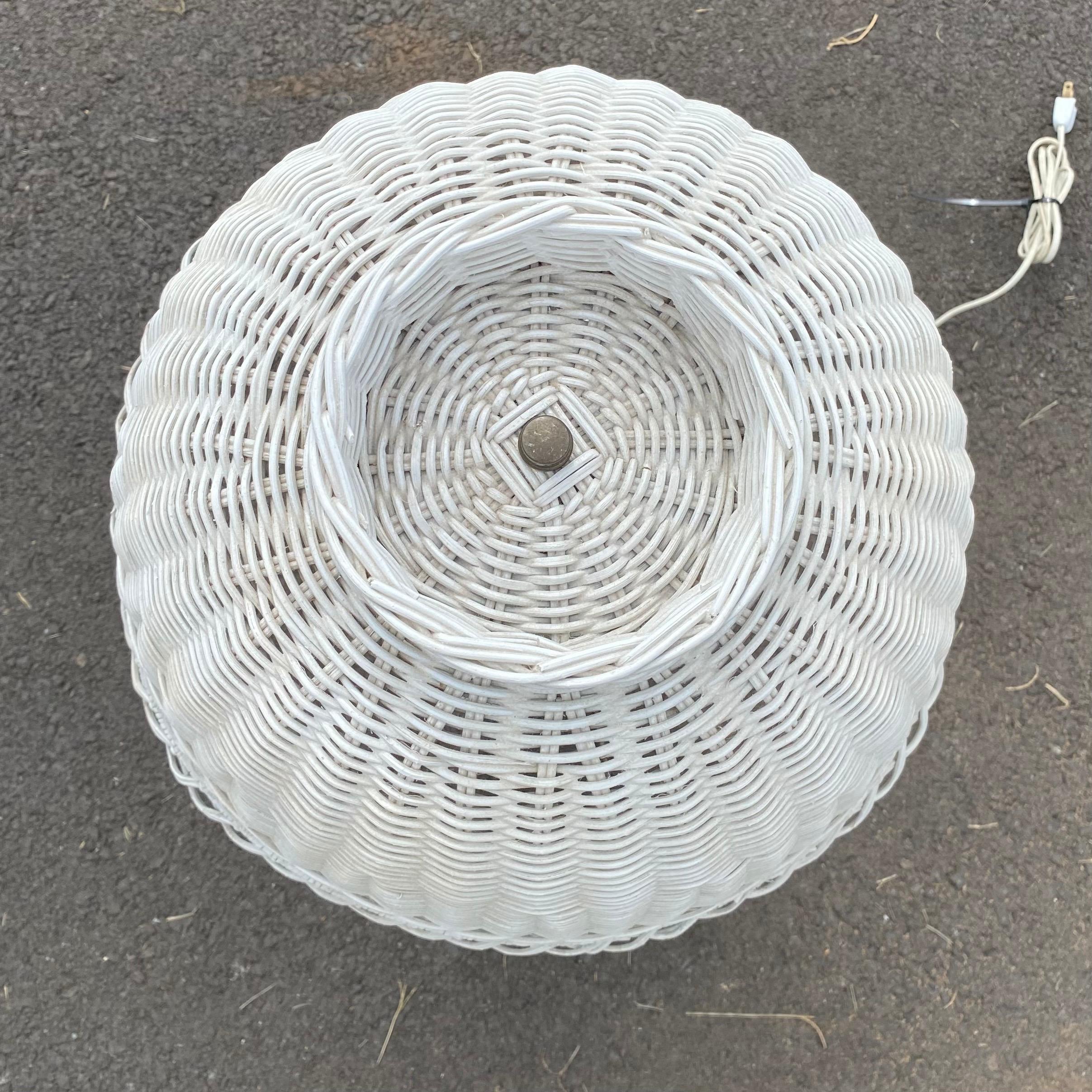 Painted Palm Regency Style White Wicker Rattan Urn Table Lamp, 1980's
