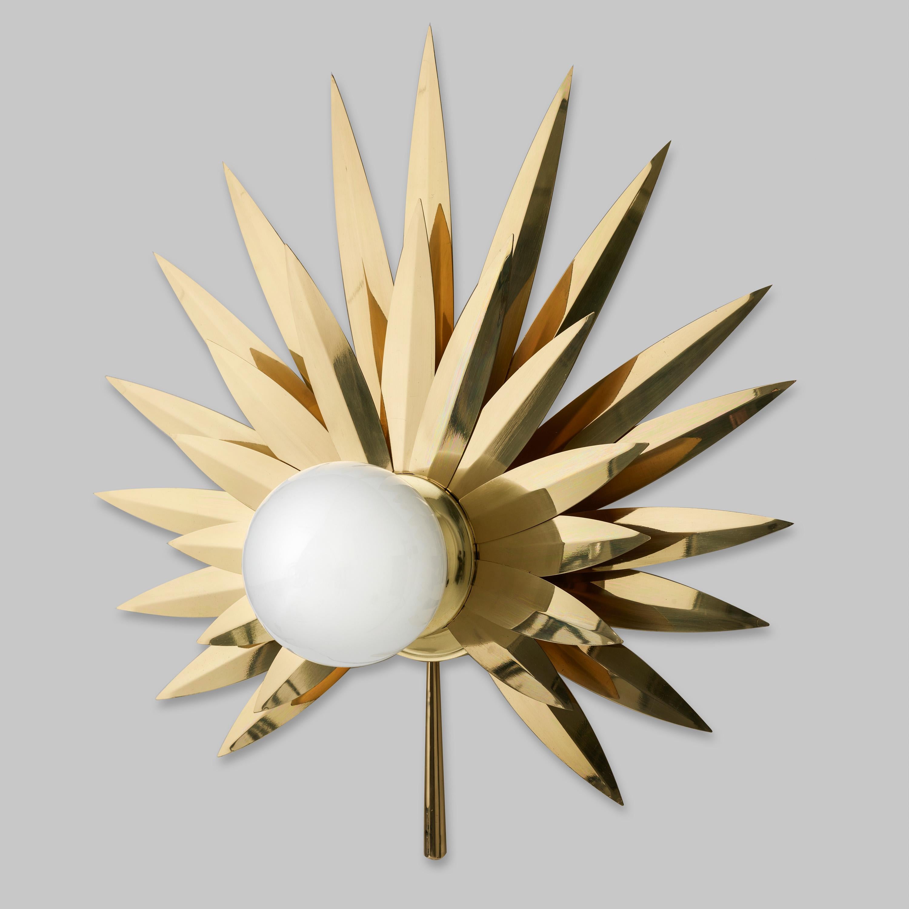 Gold 21st Century Brass Hand-Crafted Palm Sconce Wall Light In New Condition For Sale In İstanbul, İstanbul