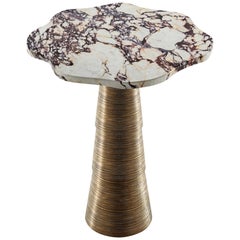 Table d'appoint Calacatta Viola et laiton InsidherLand de Joana Santos Barbosa