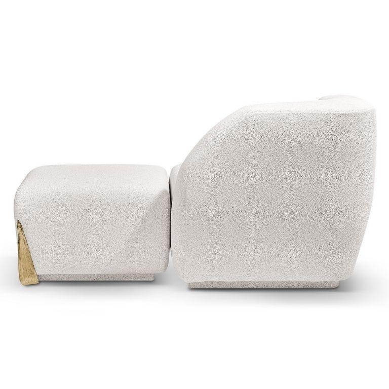Organique Canapé Palm au design organique en tissu blanc doux avec détails en laiton doré en vente