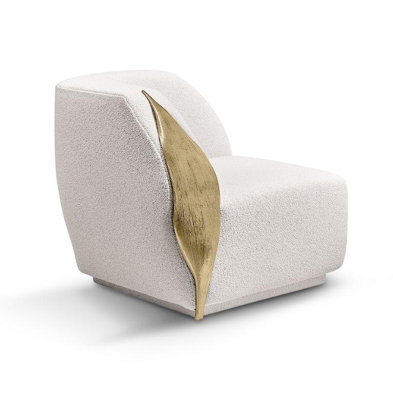 Portugais Canapé Palm au design organique en tissu blanc doux avec détails en laiton doré en vente