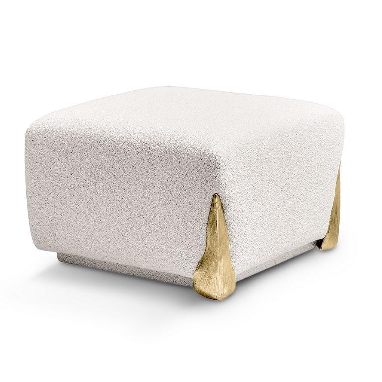 XXIe siècle et contemporain Canapé Palm au design organique en tissu blanc doux avec détails en laiton doré en vente