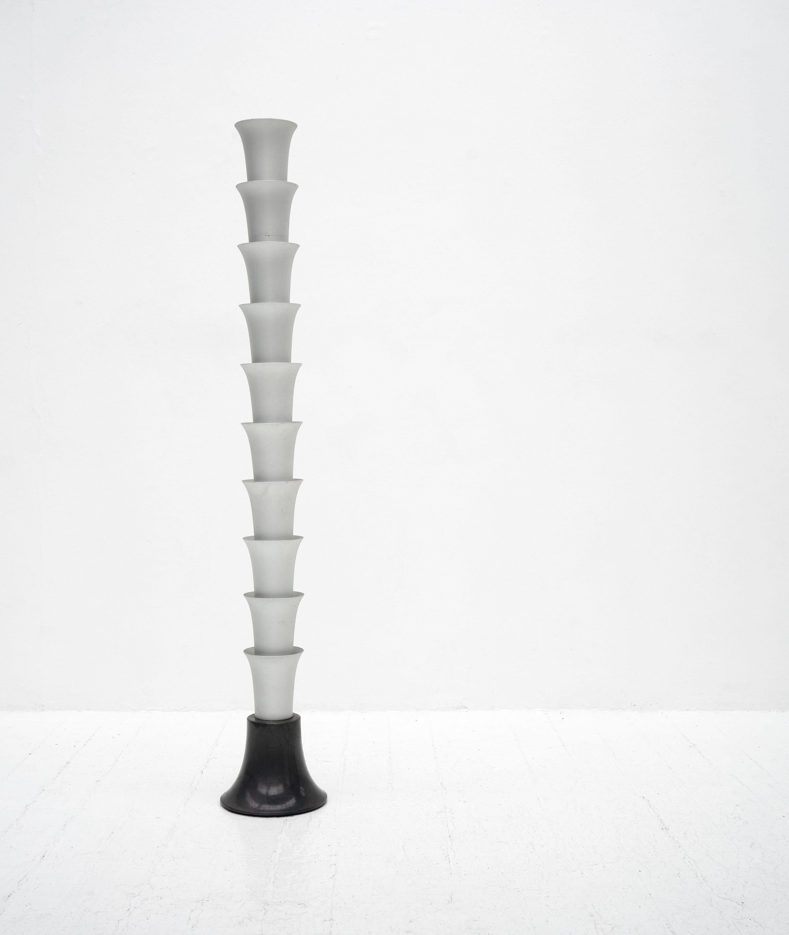 A postmodern 'Palm Spring' floor lamp designed by Matteo Thun and Maurizo Favetta, and manufactured by Tronconi, Italy 1989.

The lamp is composed from 10 conical aluminium segments stacked on top of an ABS base, taking the form of the trunk of a