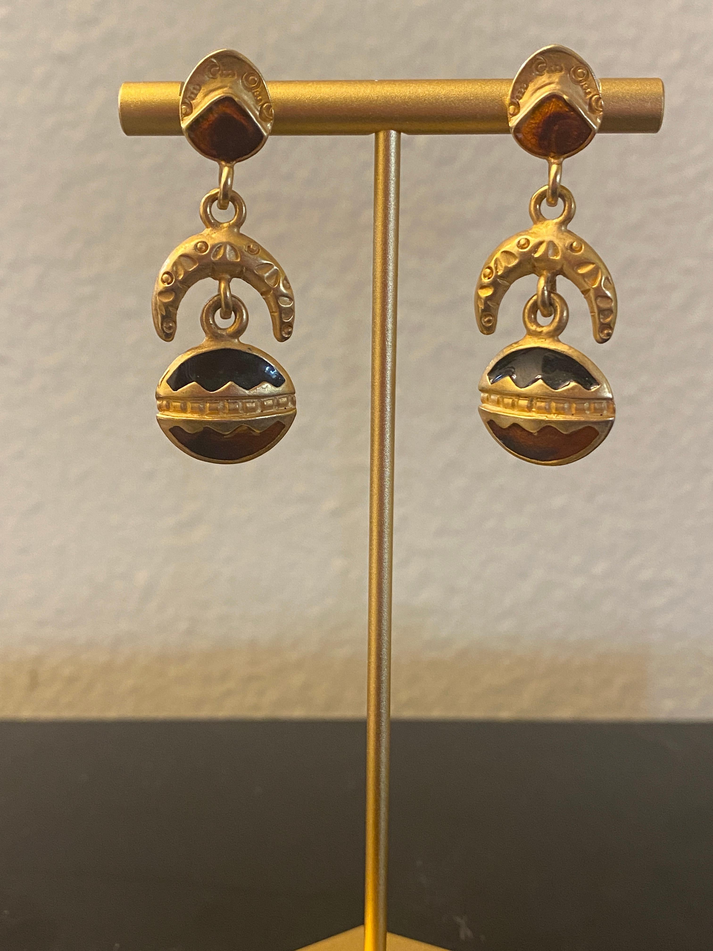 We have collected vintage costume jewelry earrings since the 80’s. One by one we have curated a lovely collection of unbranded and designer earrings. Made from the 1950s to 2000. Each one unique and worthy of a modern Fashionista’s collection. We