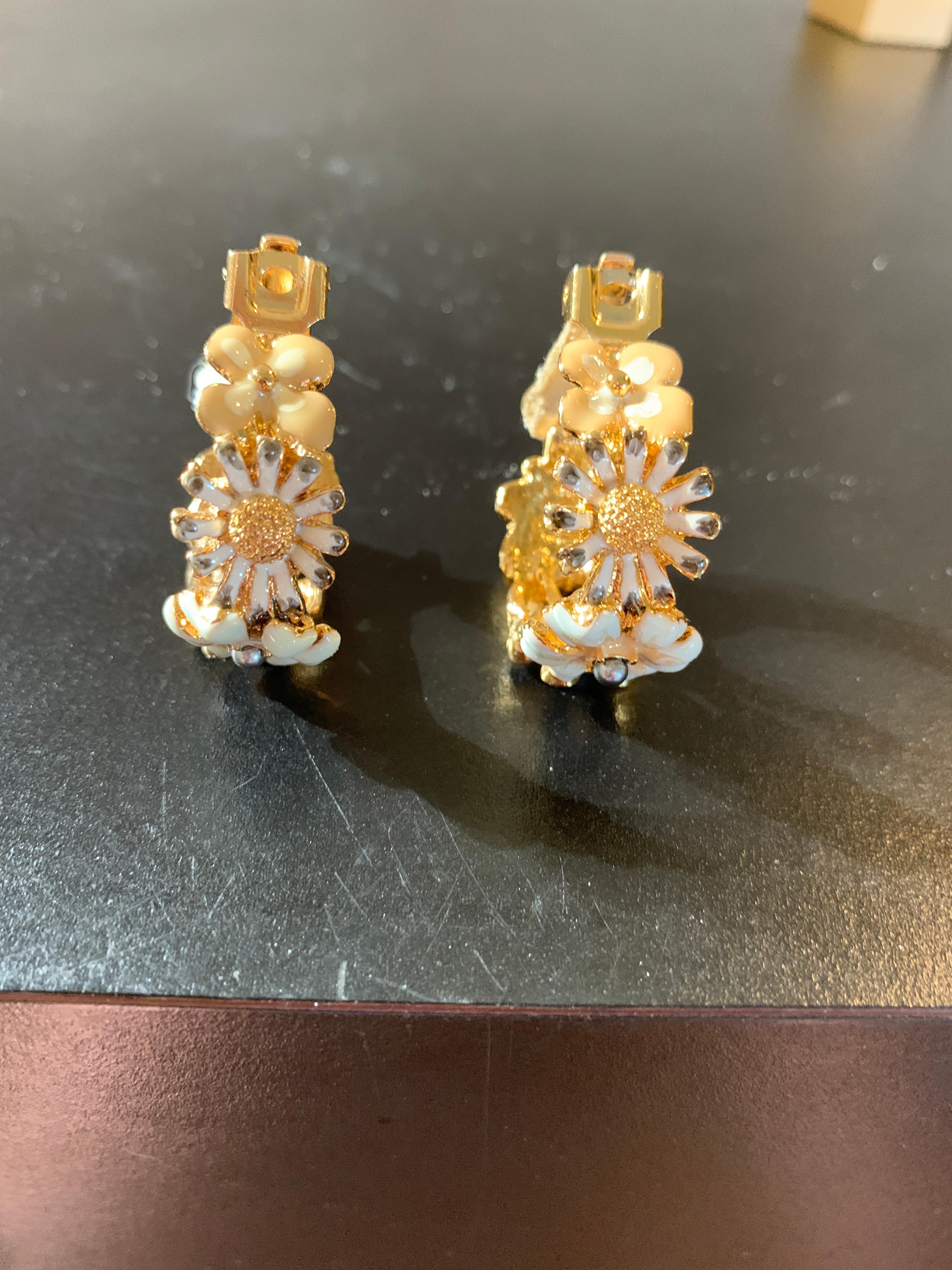 Kenneth Jay Lane Multi-Floral Clip-On Hoops PSF Vintage Earring Collection In Excellent Condition For Sale In Palm Springs, CA