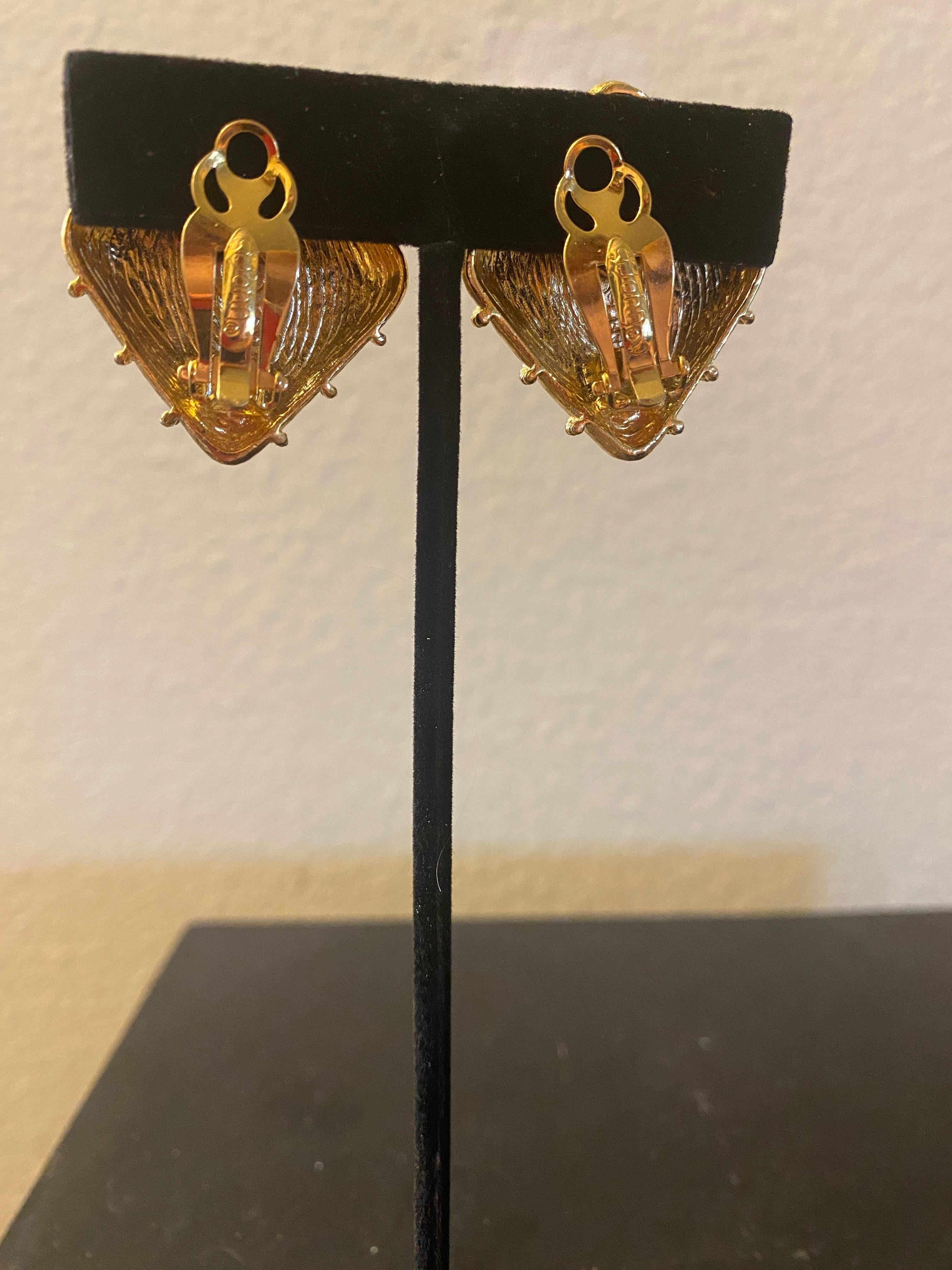 St.John 2000s Glam Quilted Box Clip-On Earrings PSF Vintage Collection In Good Condition For Sale In Palm Springs, CA