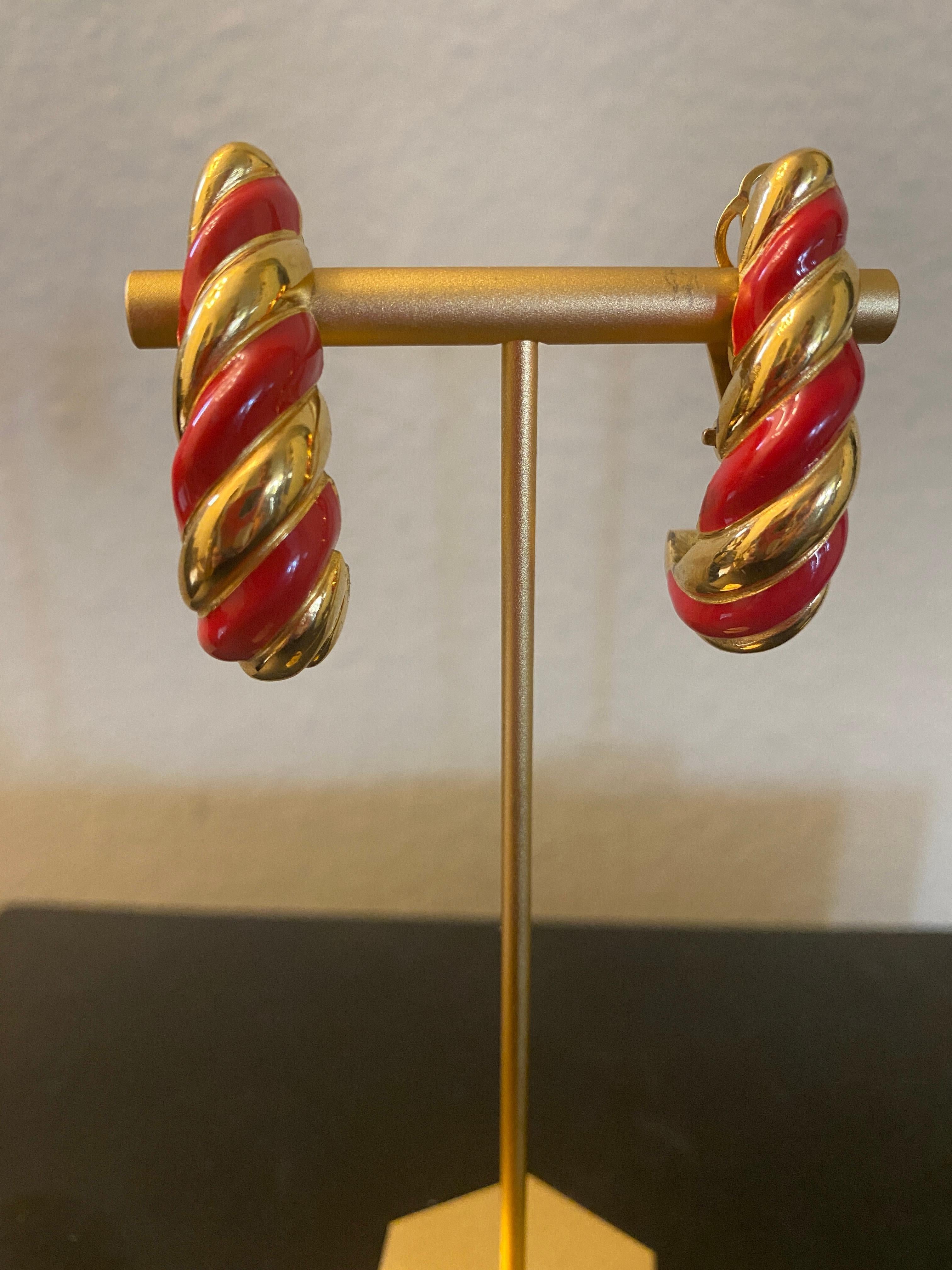 We have collected vintage costume jewelry earrings since the 80’s. One by one we have curated a lovely collection of unbranded and design earrings. Made from the 1950s to 2000. Each one unique and worthy of a modern Fashionista’s collection. We are