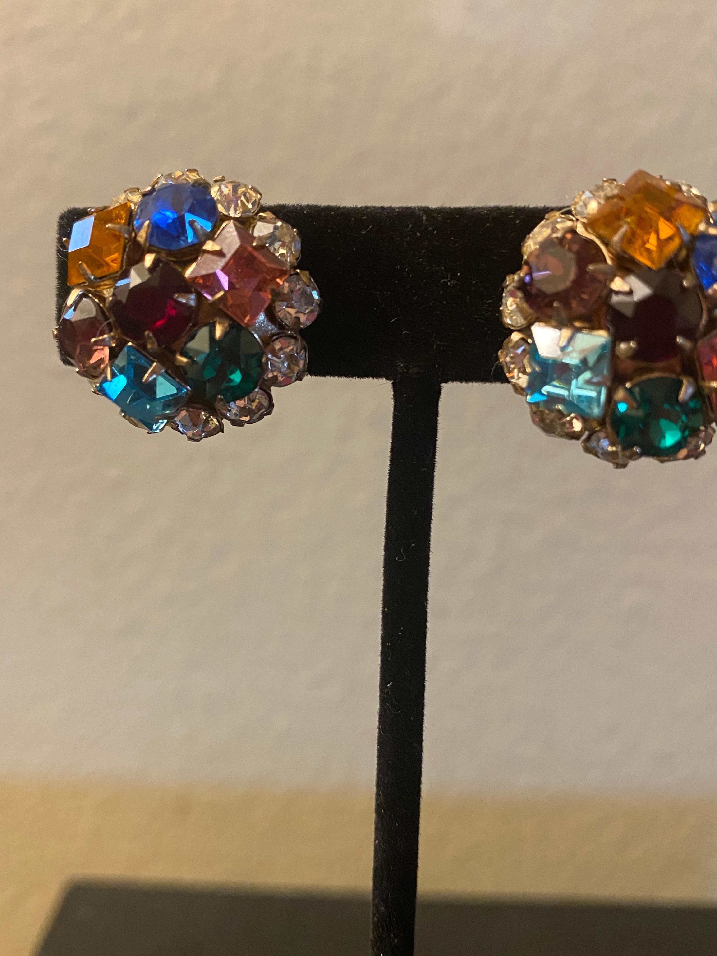 Vintage 1950s Multi-Color Glam Screw-Backs Earrings PSF Vintage Collection For Sale 2