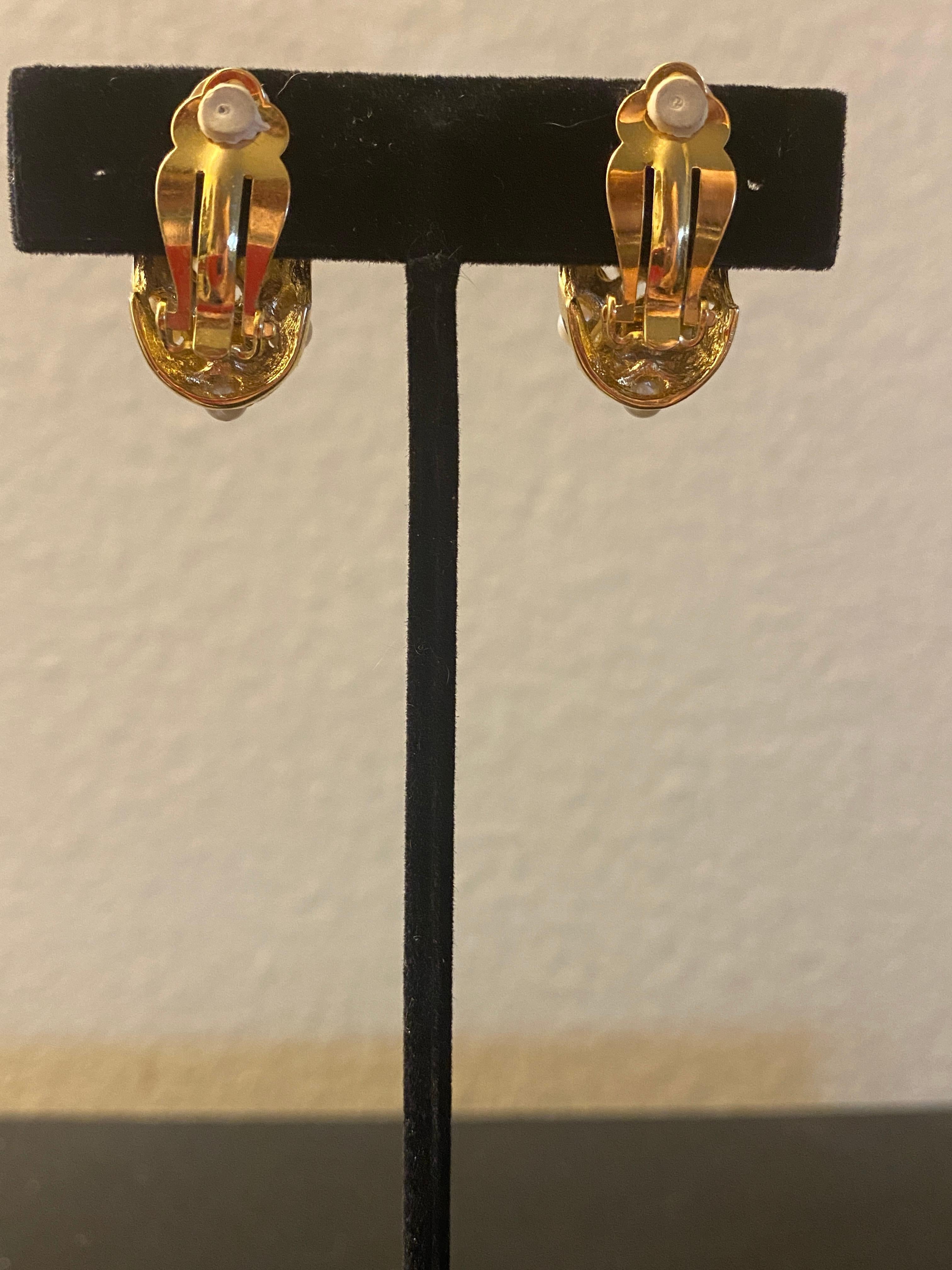 Glam Rhinestone and Faux Pearl Clip-On Earrings 1990s PSF Vintage Collection In Good Condition For Sale In Palm Springs, CA