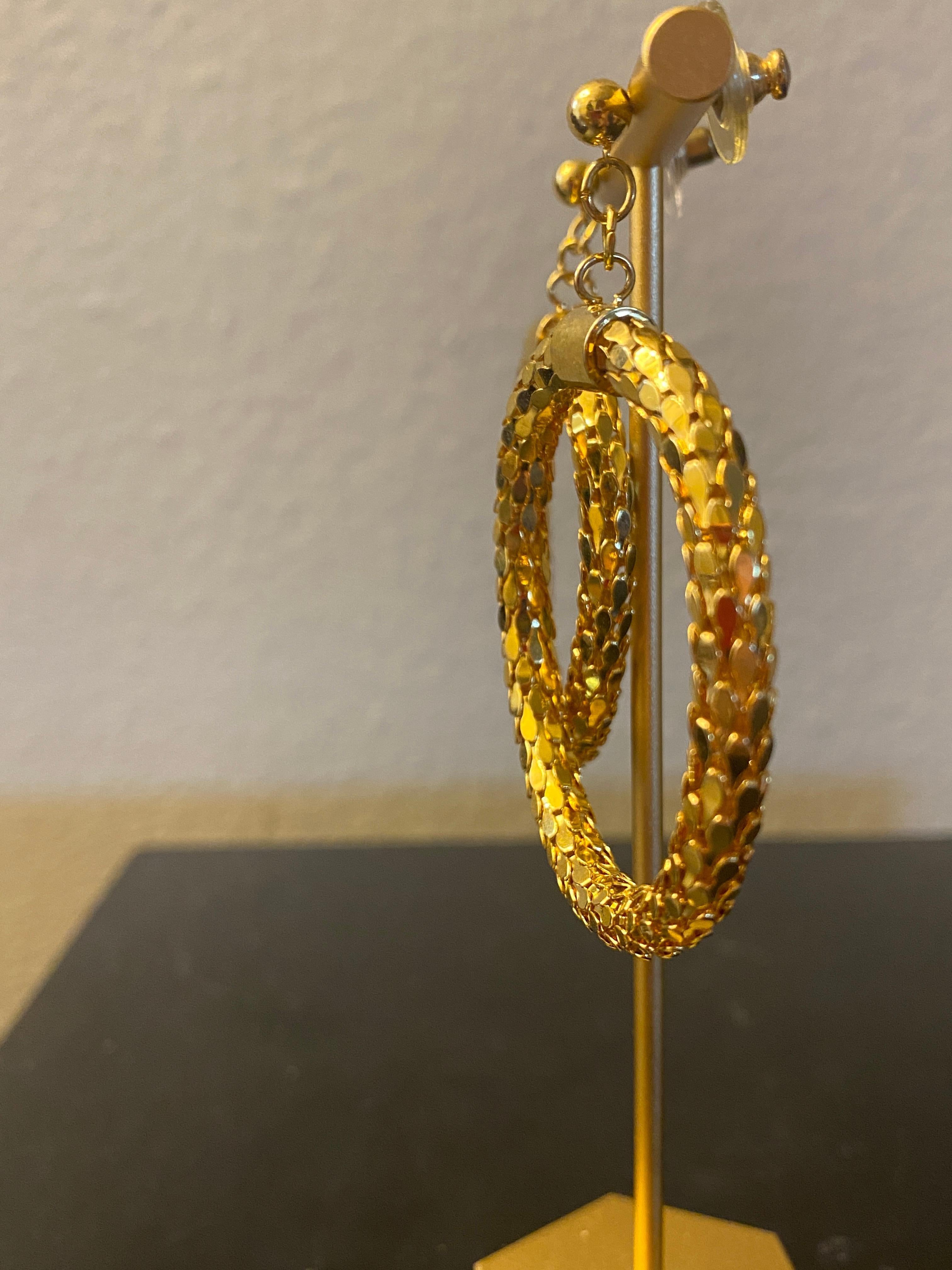 Gold Mesh Large 1980s Fashion Glam Pieced Ear Hoops PSF Vintage Collection In Good Condition For Sale In Palm Springs, CA