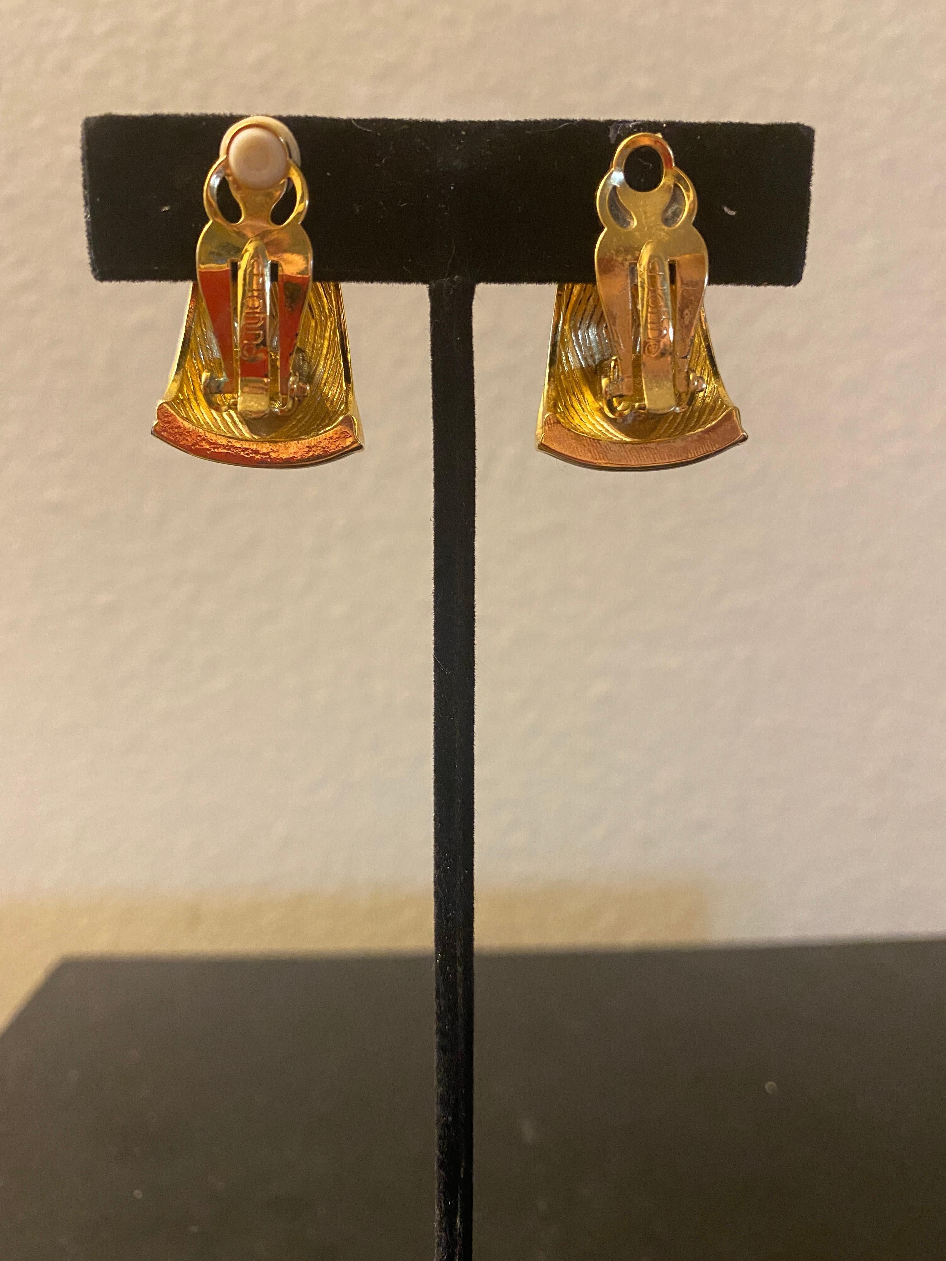 St. John Glam Enamel & Gold Plate Clip-On Earrings PSF Vintage Collection In Good Condition For Sale In Palm Springs, CA