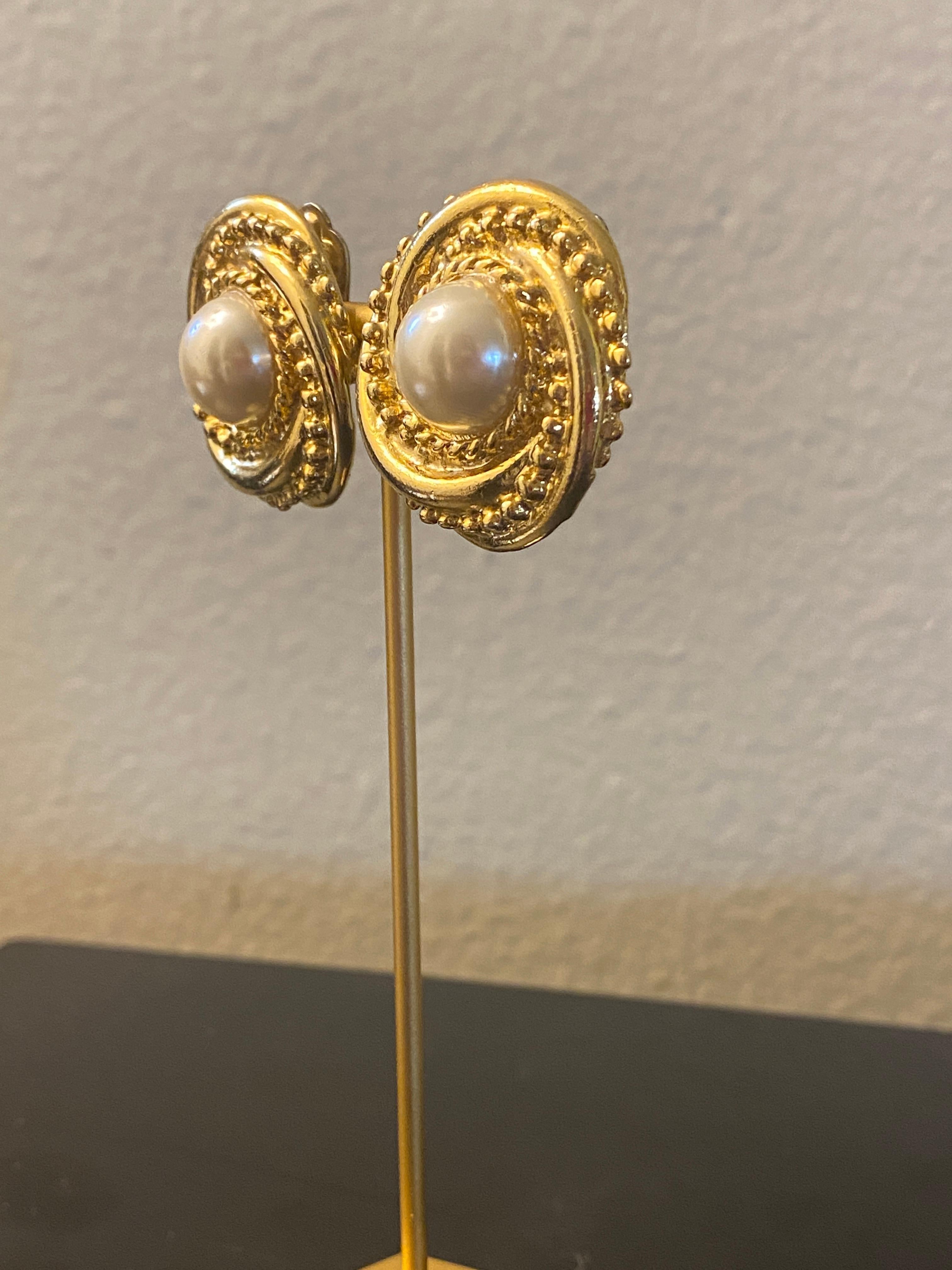 Modern Palm Springs Fashionista Curated Vintage Earring Collection 1950s-2000 #9/100 For Sale