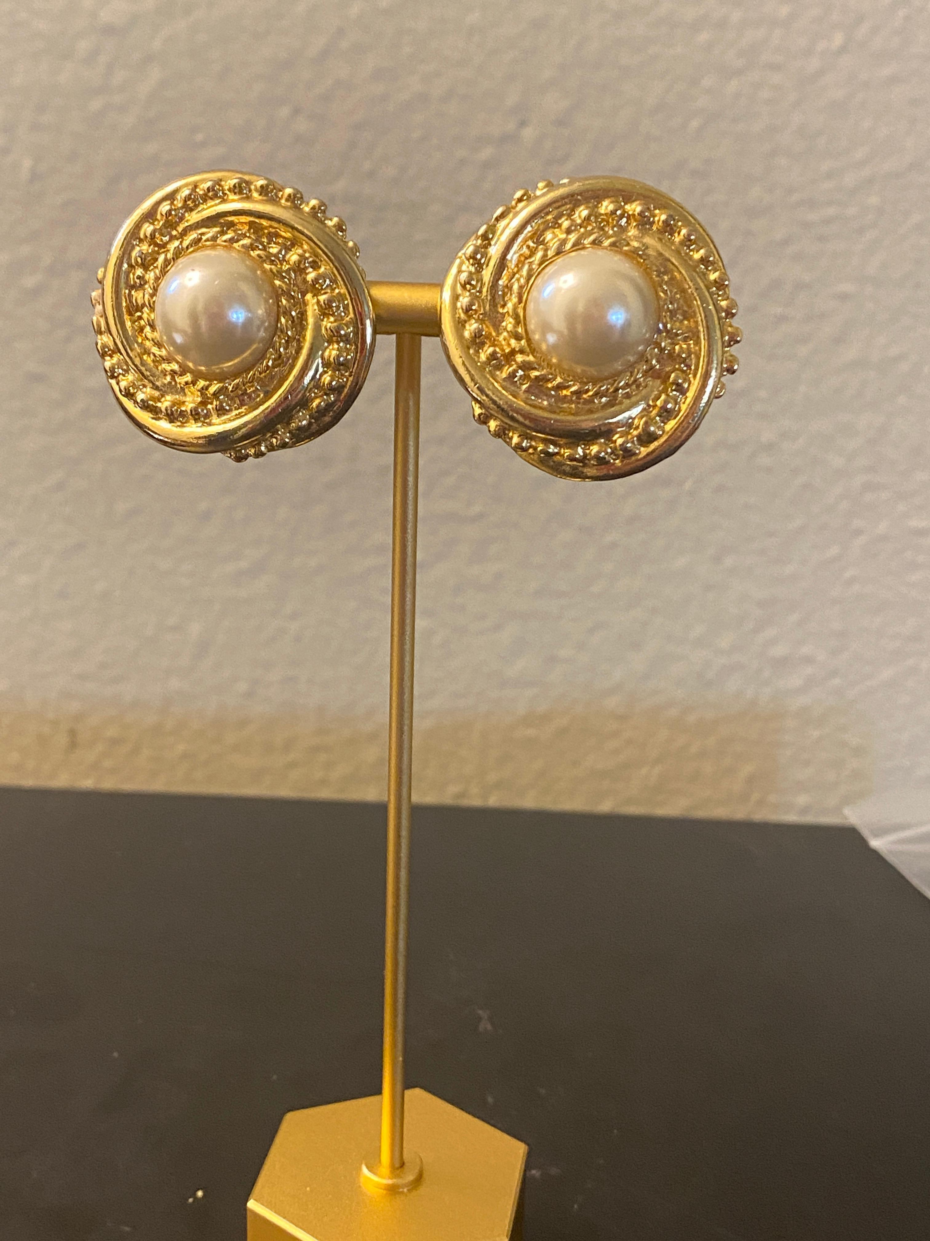 Palm Springs Fashionista Curated Vintage Earring Collection 1950s-2000 #9/100 For Sale 2