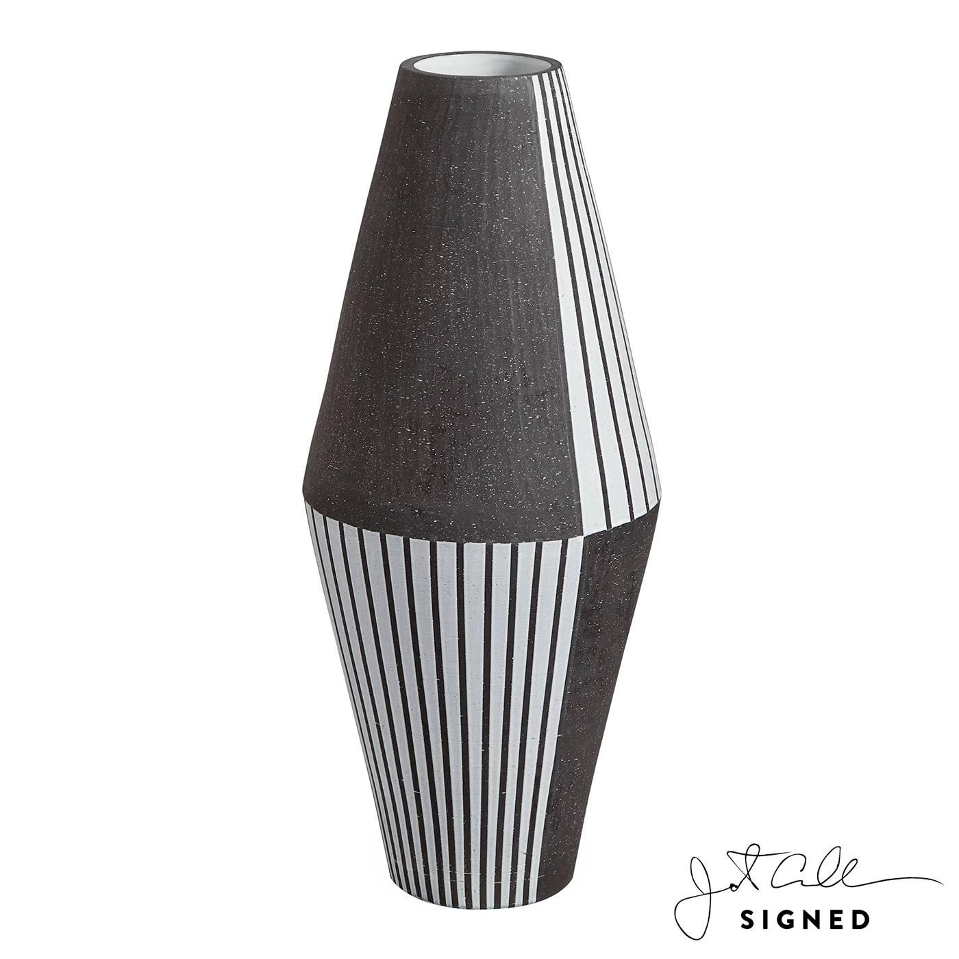 Couture craft. Joining our Palm Springs collection: very limited-editions, hand-thrown by skilled artisans in our Peruvian workshop. Our Palm Springs giant water tower vase is part of an exclusive series:

Twelve limited-edition designs
Only