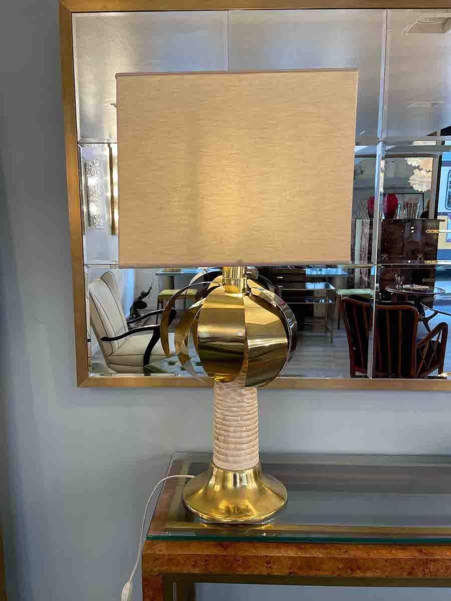 Palm three shaped gold and white table lamp, signed Spark, 1970s

Table lamp representing a palm three with brass leaves and white resin trunk. It features Spark signature on the trunk. It is from 1970s and it is perfect to give a glamour and