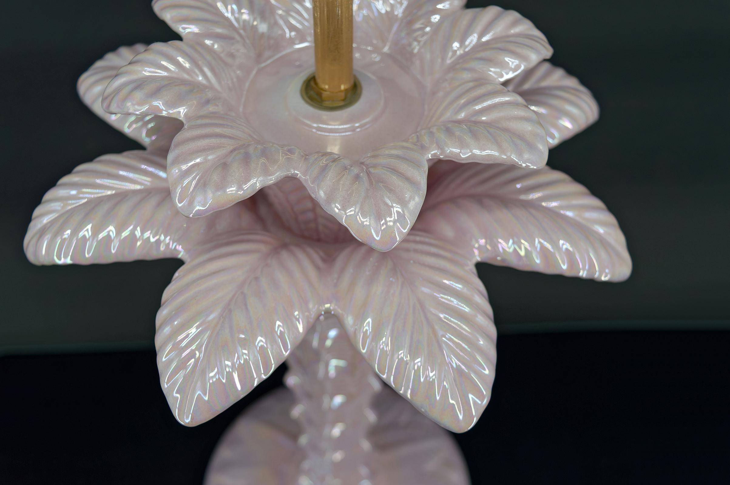 Palm tree lamp in pearly pink ceramic, Italy, circa 1960 For Sale 6