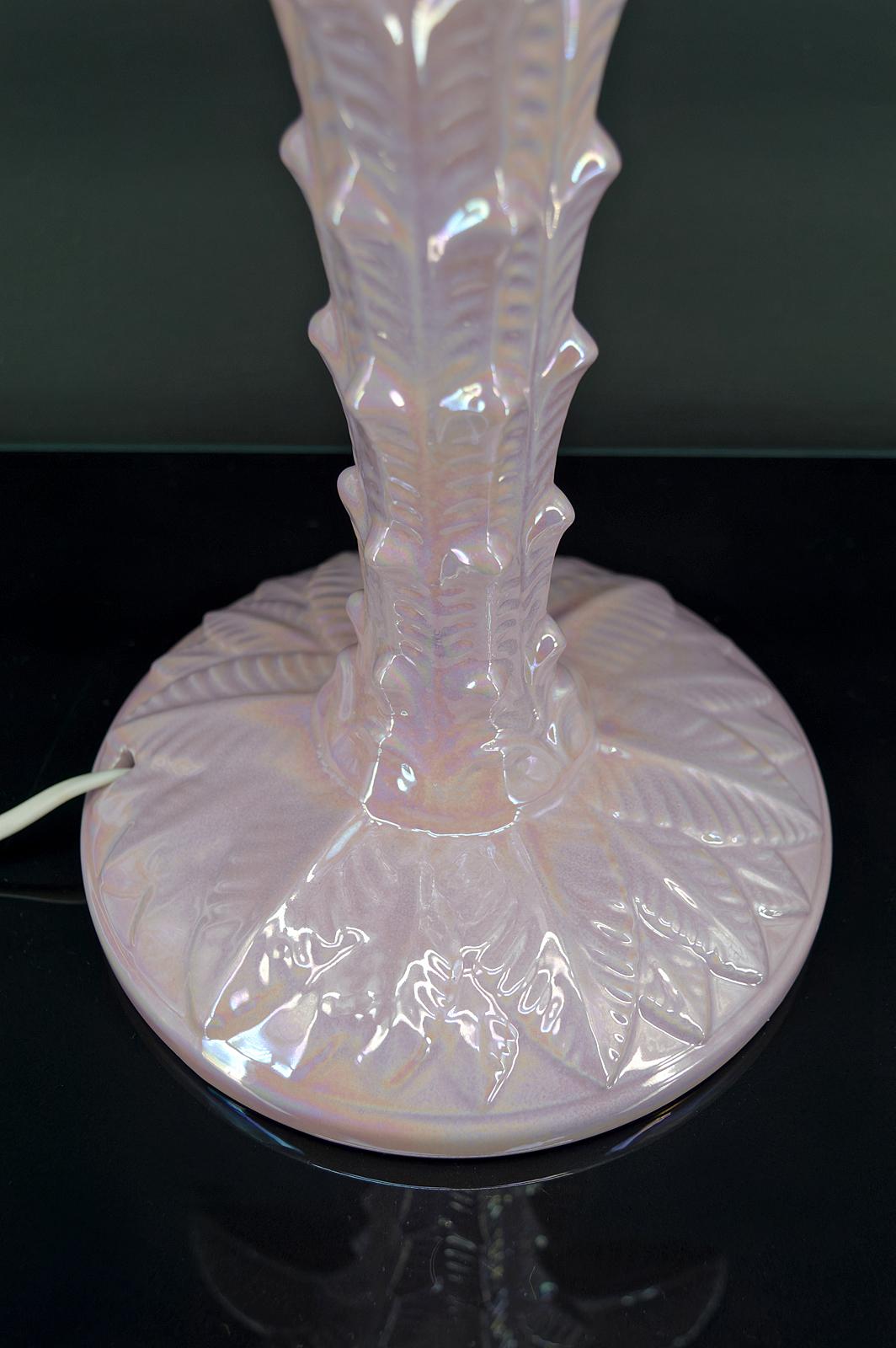 Palm tree lamp in pearly pink ceramic, Italy, circa 1960 For Sale 8