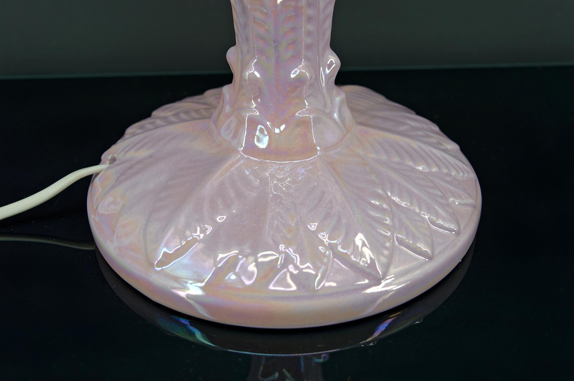 Palm tree lamp in pearly pink ceramic, Italy, circa 1960 For Sale 9