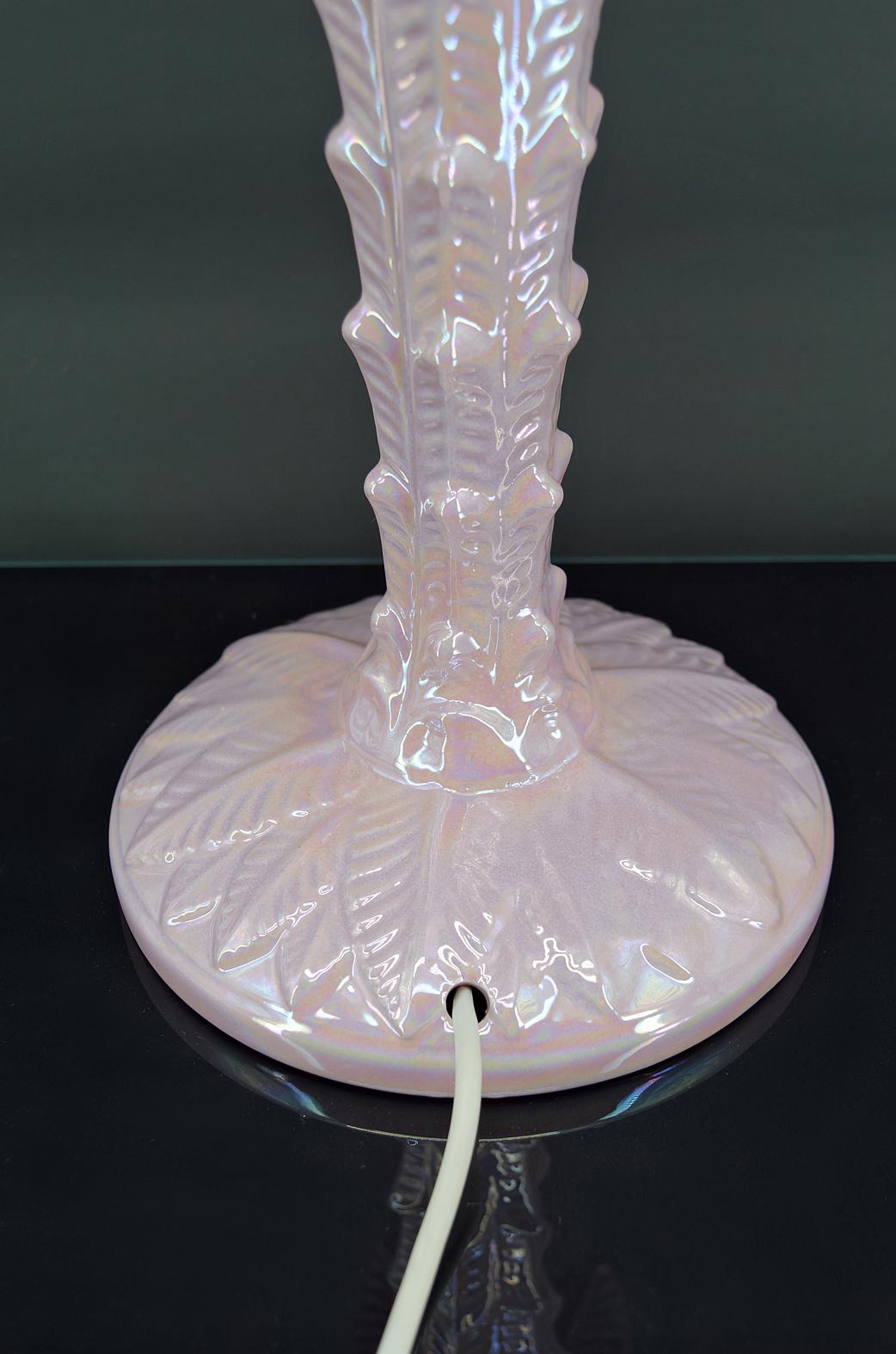 Palm tree lamp in pearly pink ceramic, Italy, circa 1960 For Sale 10