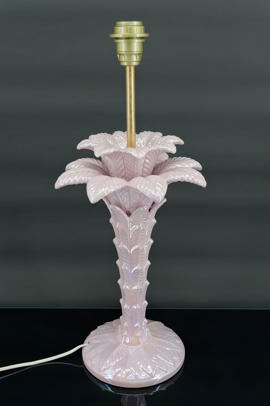 Italian Palm tree lamp in pearly pink ceramic, Italy, circa 1960 For Sale