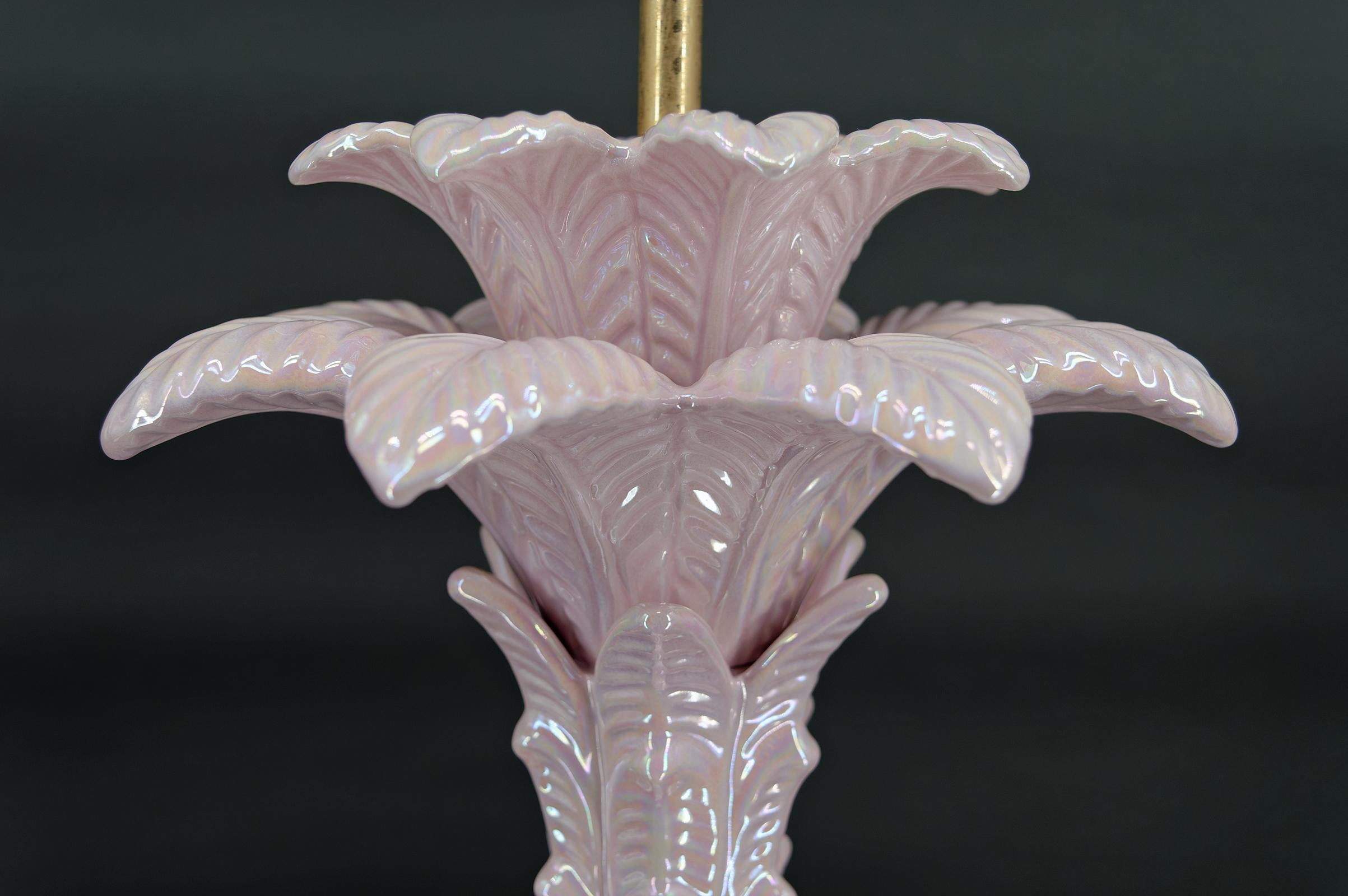 Palm tree lamp in pearly pink ceramic, Italy, circa 1960 For Sale 1