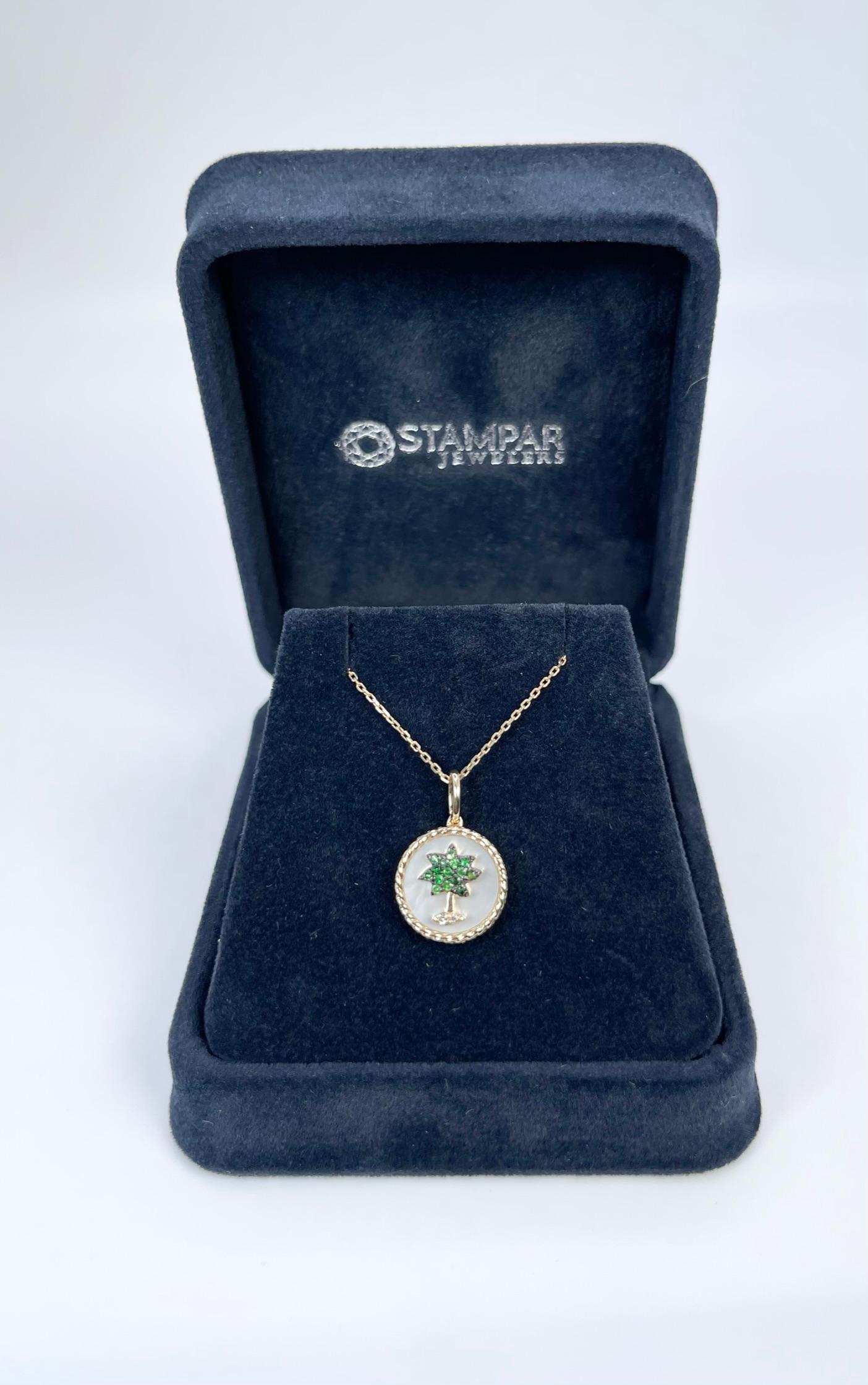 Stunning mother of pearl palm tree pendant necklace in 14KT yellow gold! Great craftmanship and feel to the pendant!

GRAM WEIGHT: 3.40gr
GOLD: 14KT yellow gold
SIZE: PENDANT (0.75