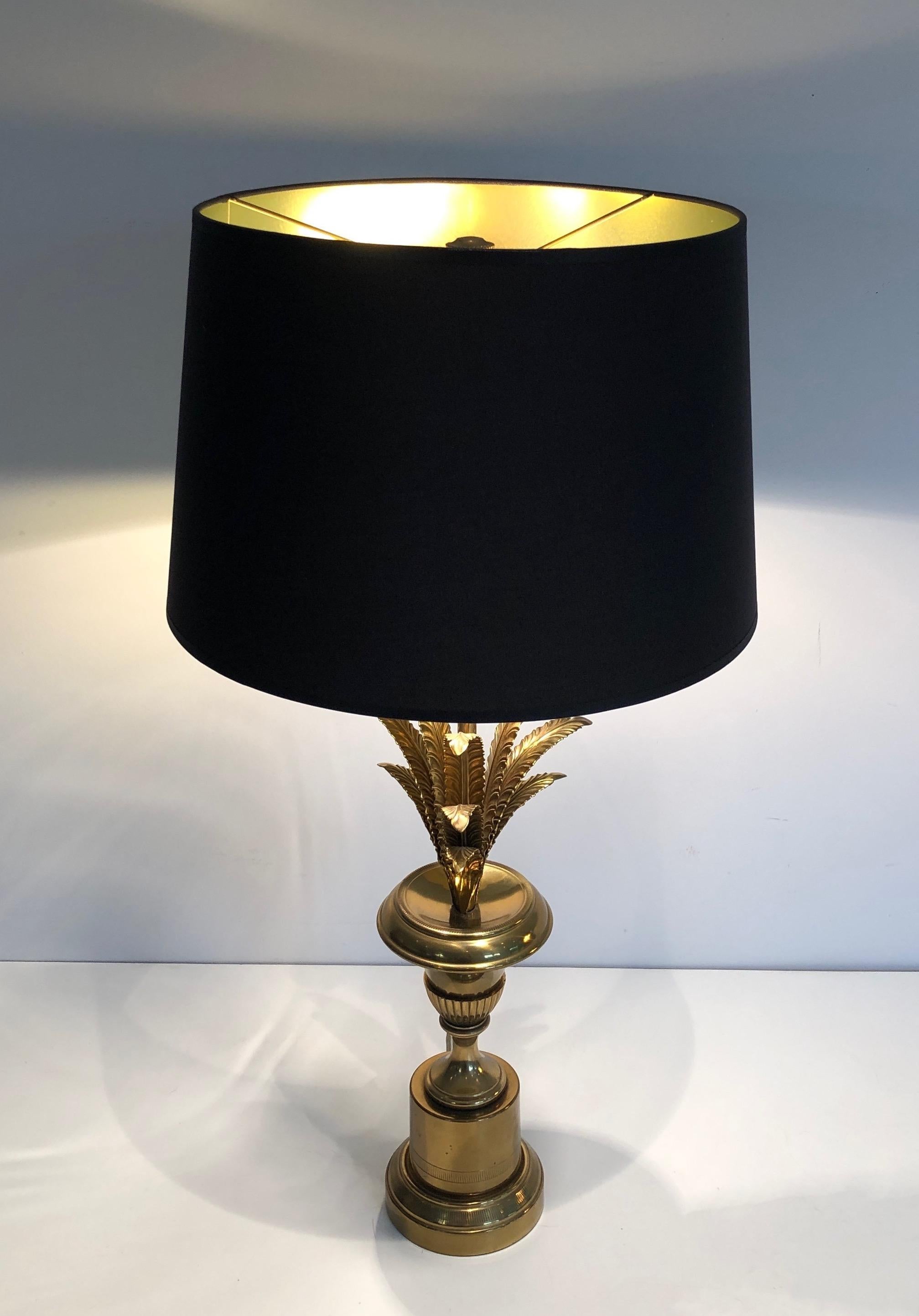 This very nice and elegant neoclassical style palm tree table lamp is made of brass. This is a French work in the Style of Maison Charles. Circa 1970