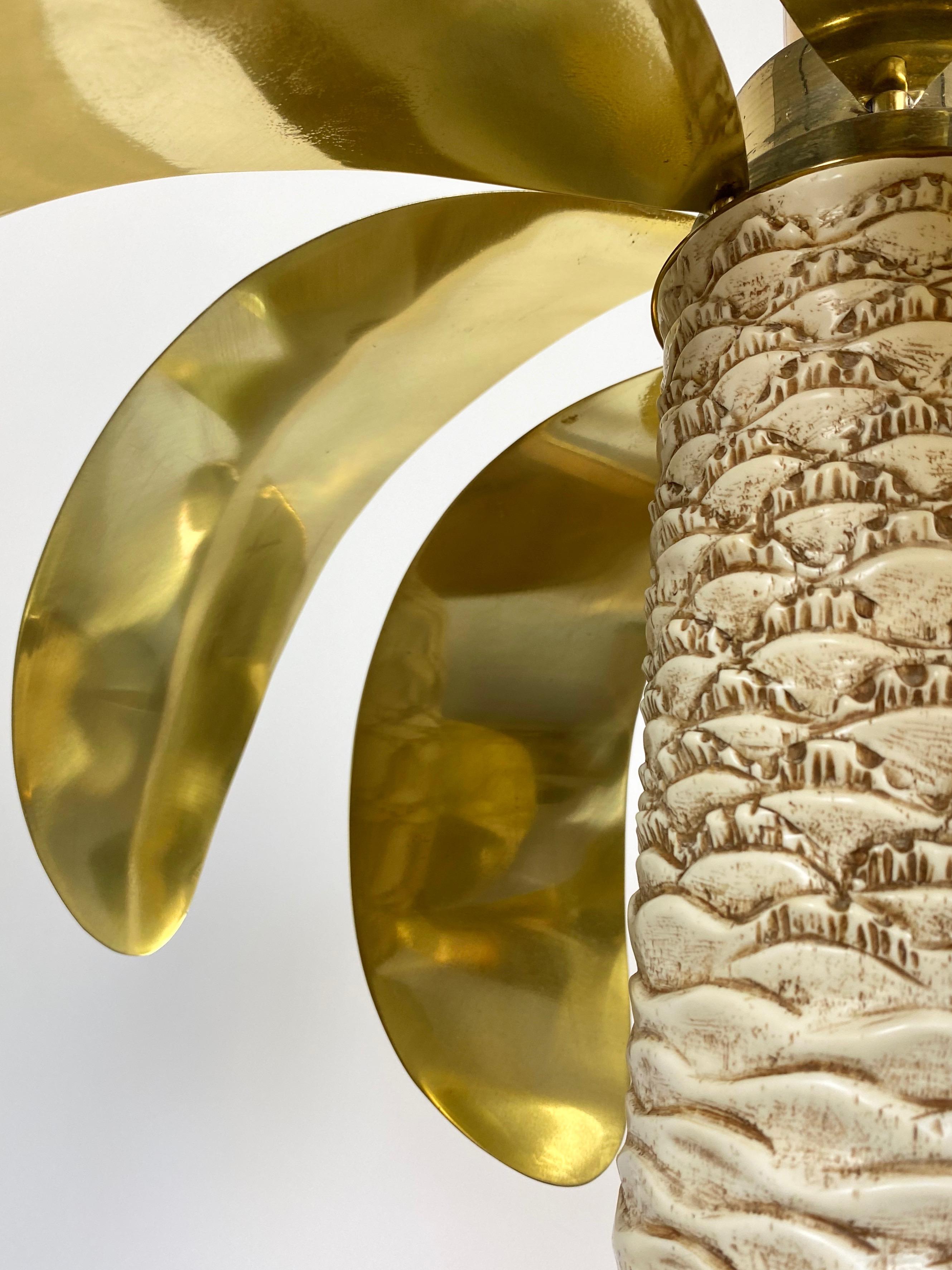 Lampe de table en forme de palmier en laiton et résine blanche:: Italie:: 1970 en vente 3