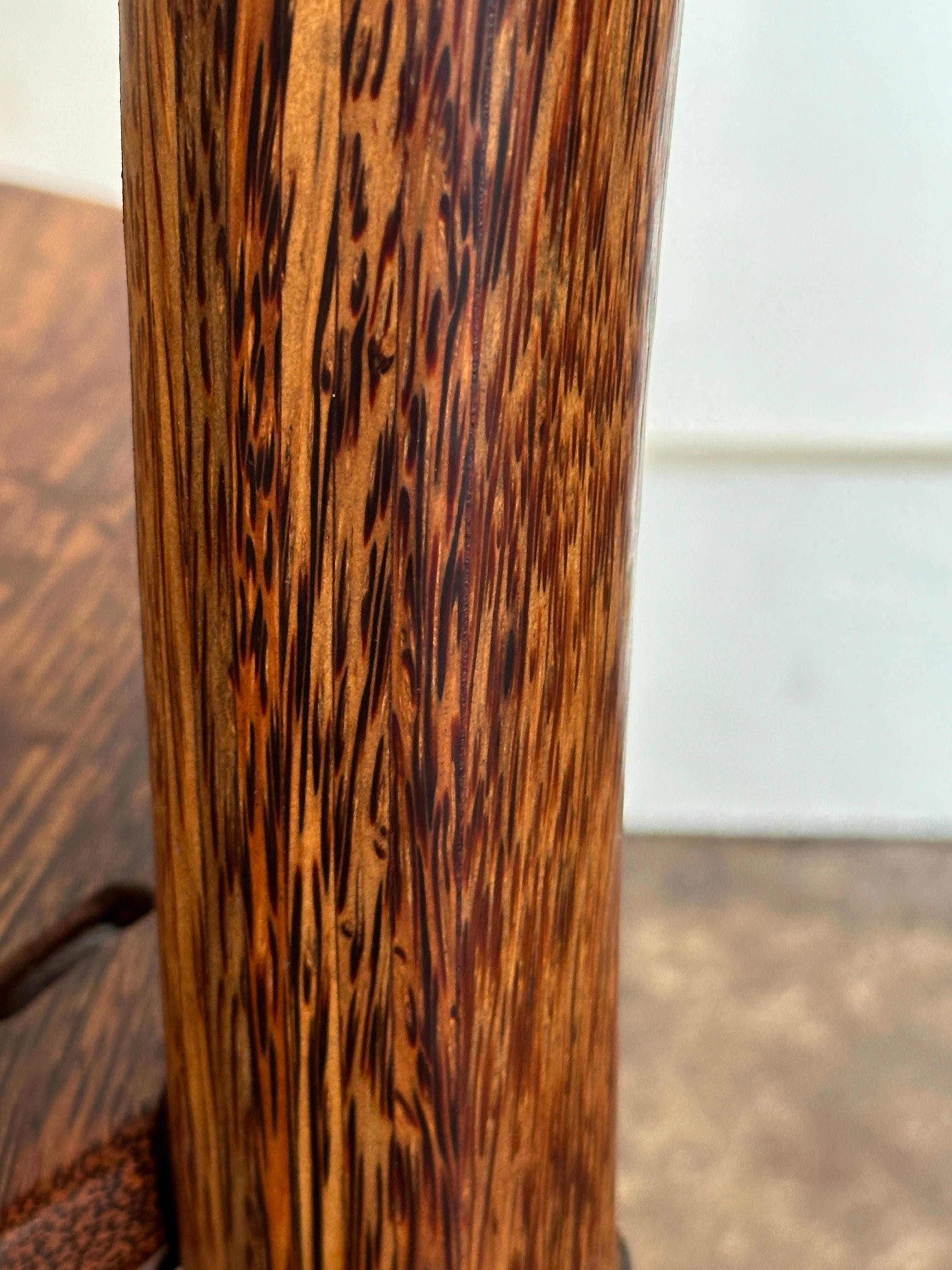 Ensemble de chaises et table Zulu en bois de palmier et cuir par Pacific Green Manufacture en vente 9