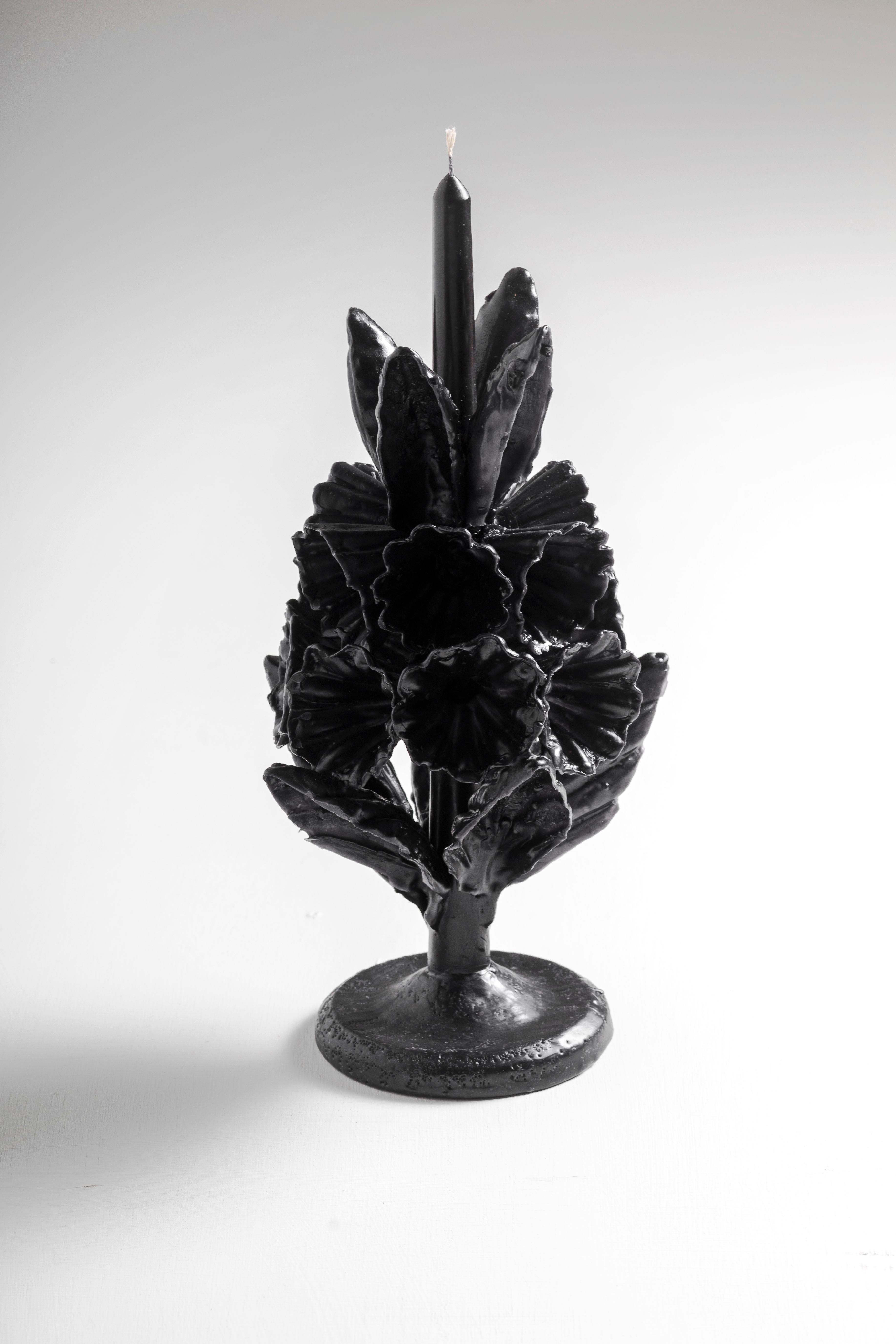 Handcrafted decorative traditional candle.

Crafted with precision, these candle holders feature slipcasted ceramic adorned with a matte black glaze, providing both durability and the tactile charm of traditional “barro negro” pottery. Influenced by