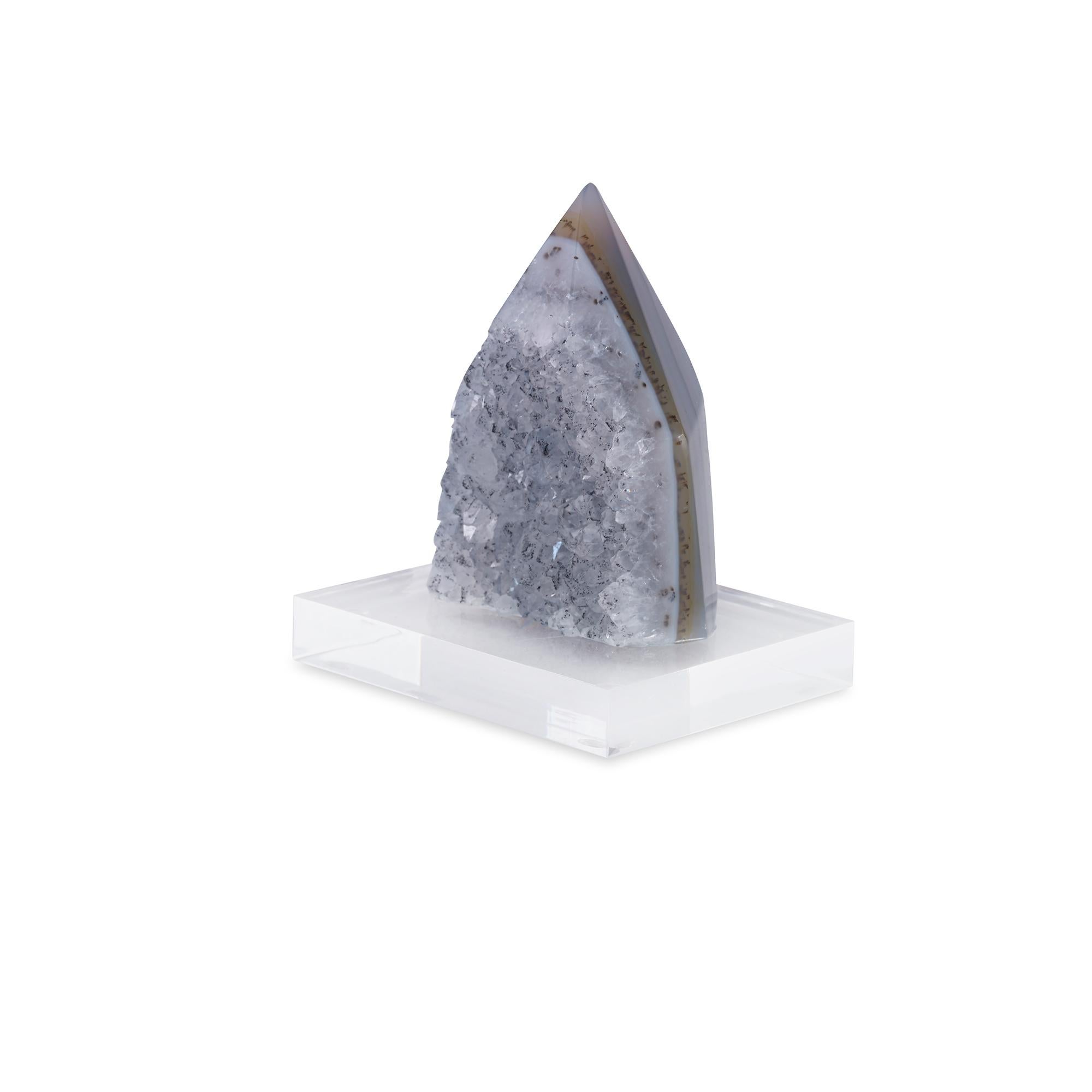 A natural agate duze point mounted on a clear acrylic base. Due to the natural material, variation in size, shape, and color is to be expected.
      
