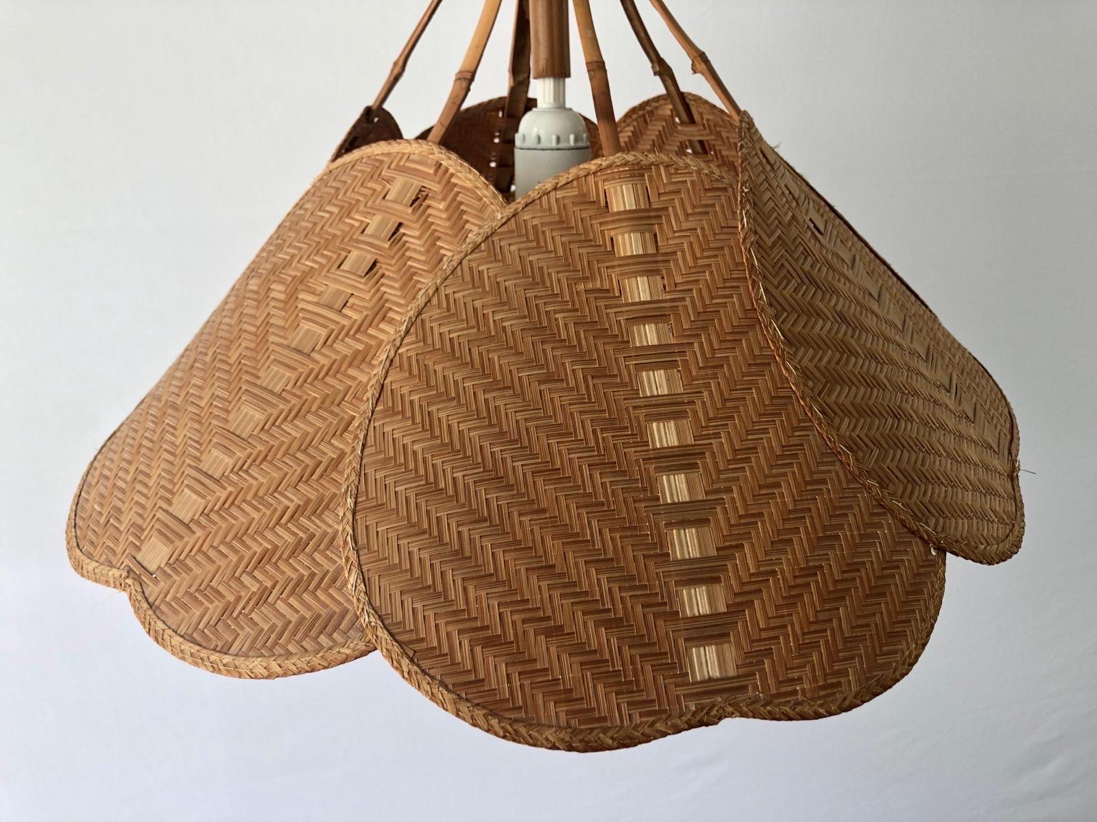 Preciosa lámpara colgante de mimbre y bambú con diseño de hojas palmeadas, años 60, Alemania en venta 1