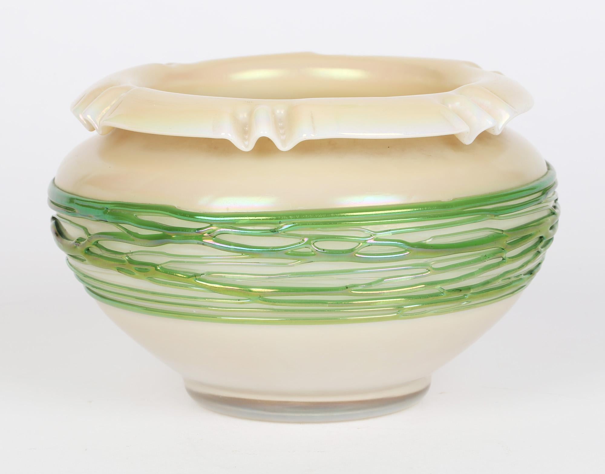 Palme König Art Nouveau Green Trailed Thread Design Iridescent Glass Bowl For Sale 4