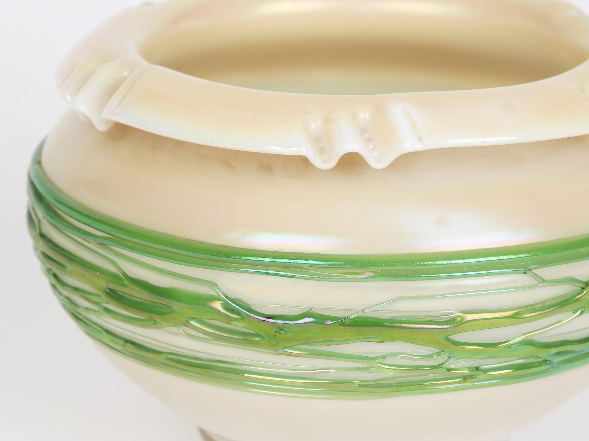 Palme König Art Nouveau Green Trailed Thread Design Iridescent Glass Bowl For Sale 5
