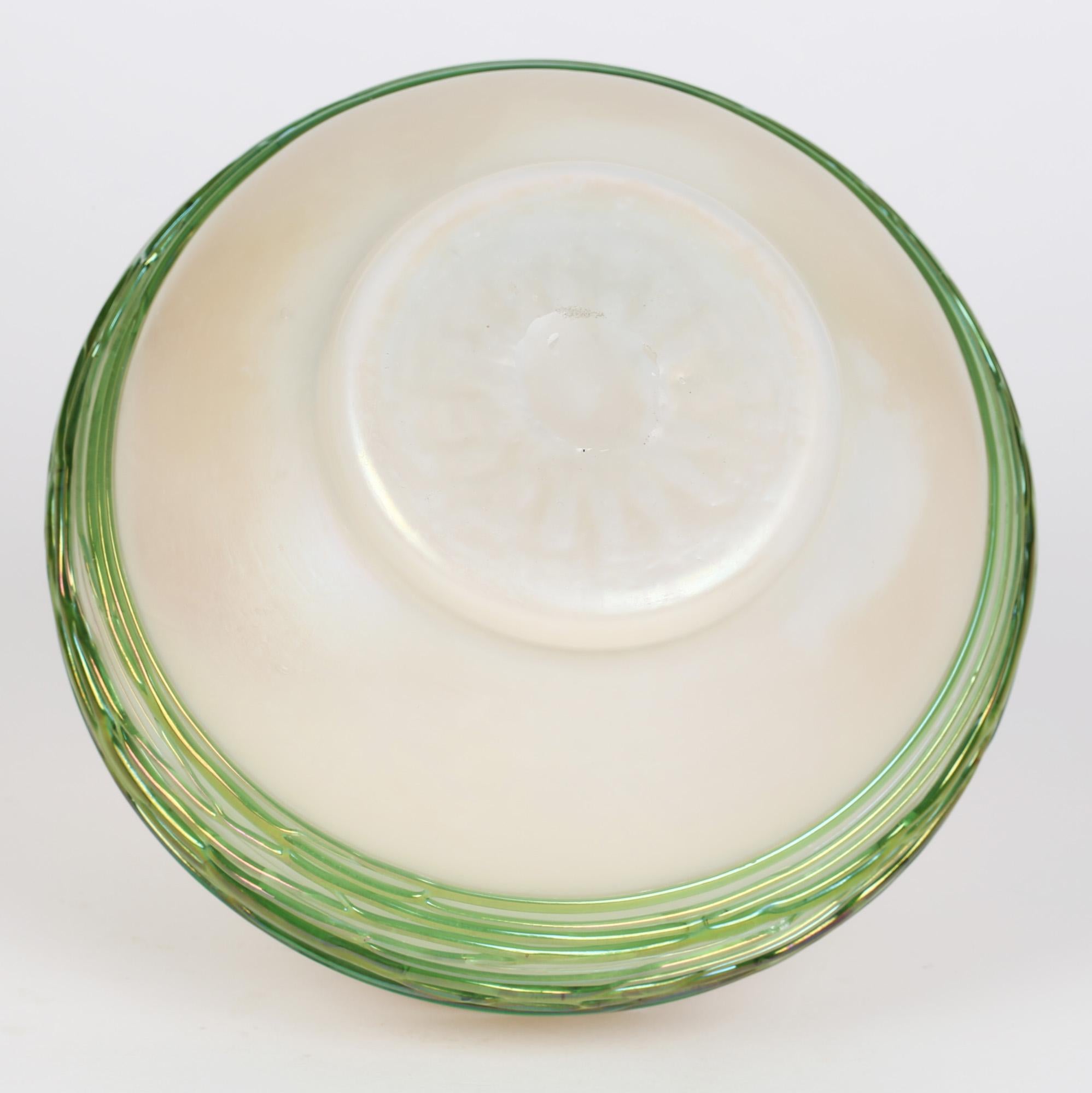 Palme König Art Nouveau Green Trailed Thread Design Iridescent Glass Bowl For Sale 1