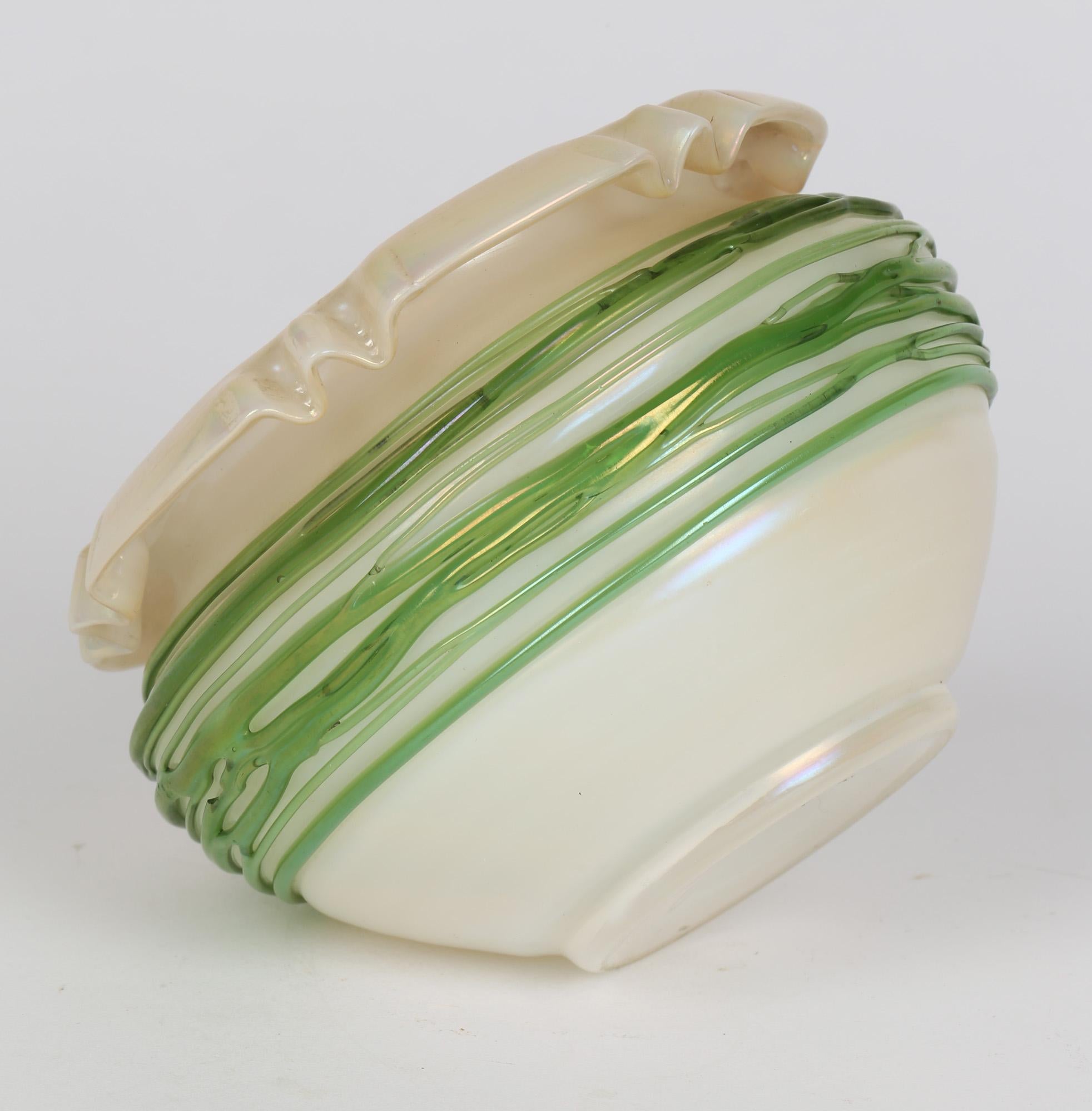 Palme König Green Trailed Thread Iridescent Art Glass Vase In Good Condition For Sale In Bishop's Stortford, Hertfordshire