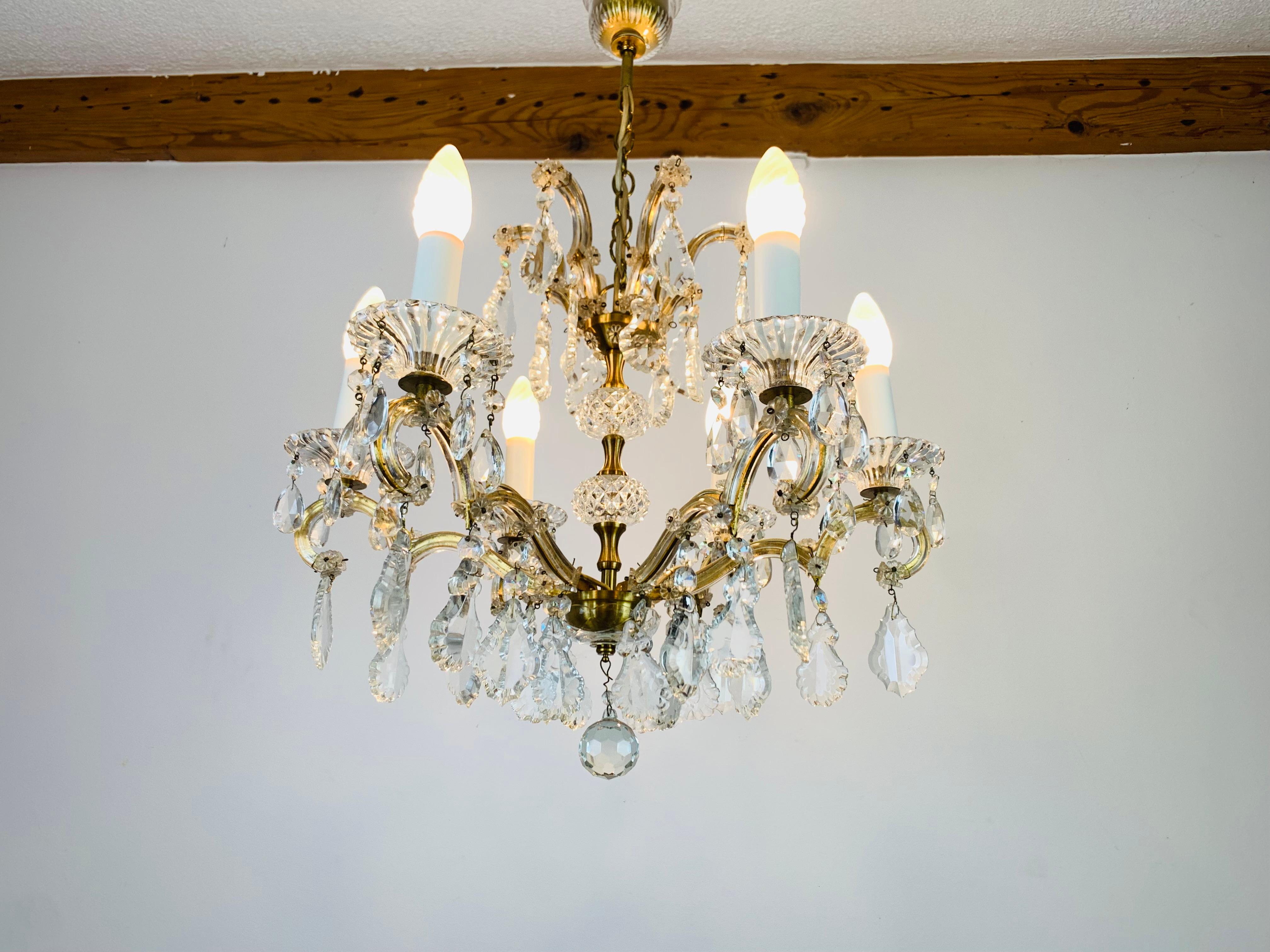 Neoclassico Lampadario Palme & Walter, pendenti in ottone e cristallo, anni '70 in vendita