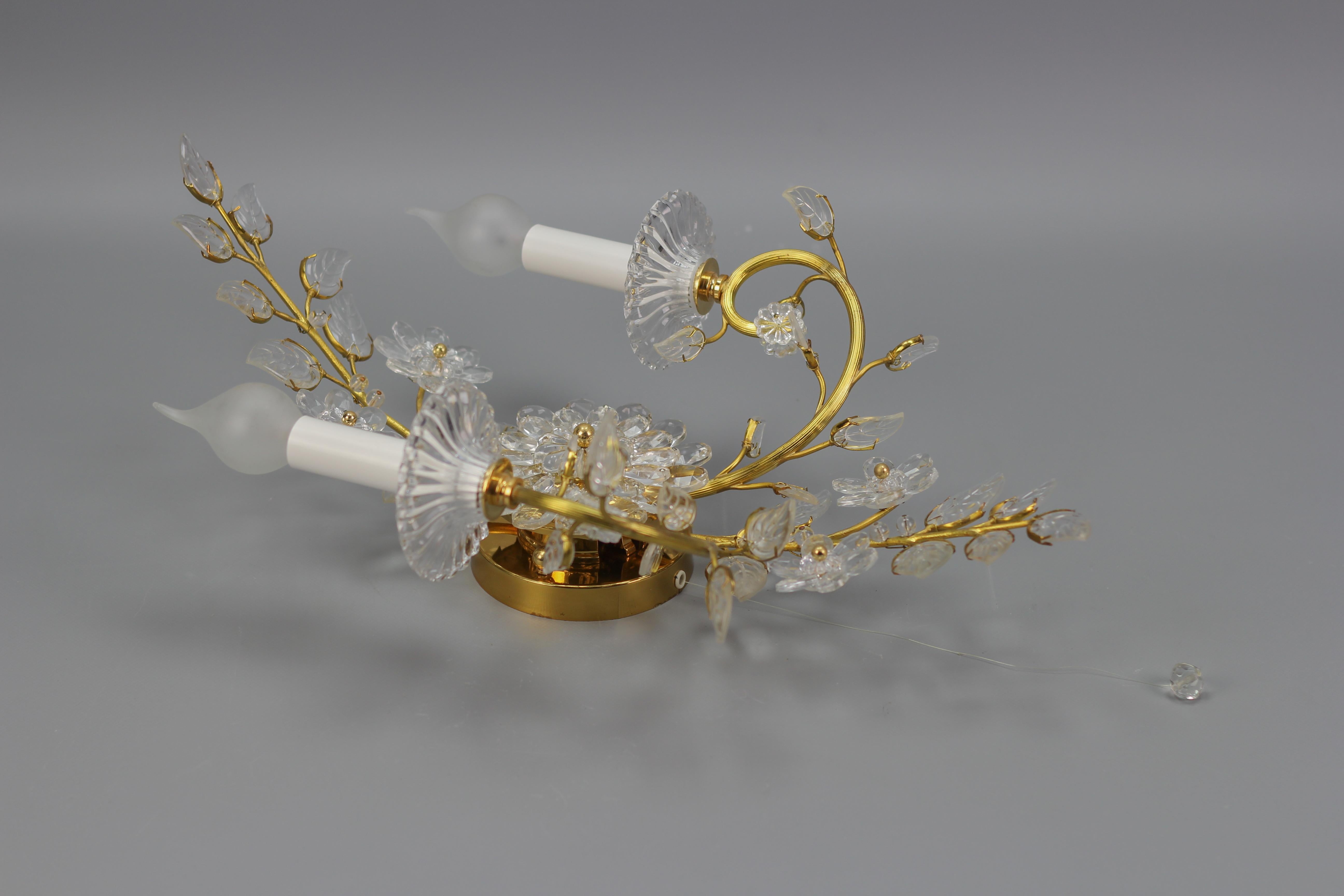 Palme & Walter Wandleuchter aus Kristall und Messing mit Blumenmuster von Palwa, Deutschland, 1960er Jahre (Metall) im Angebot