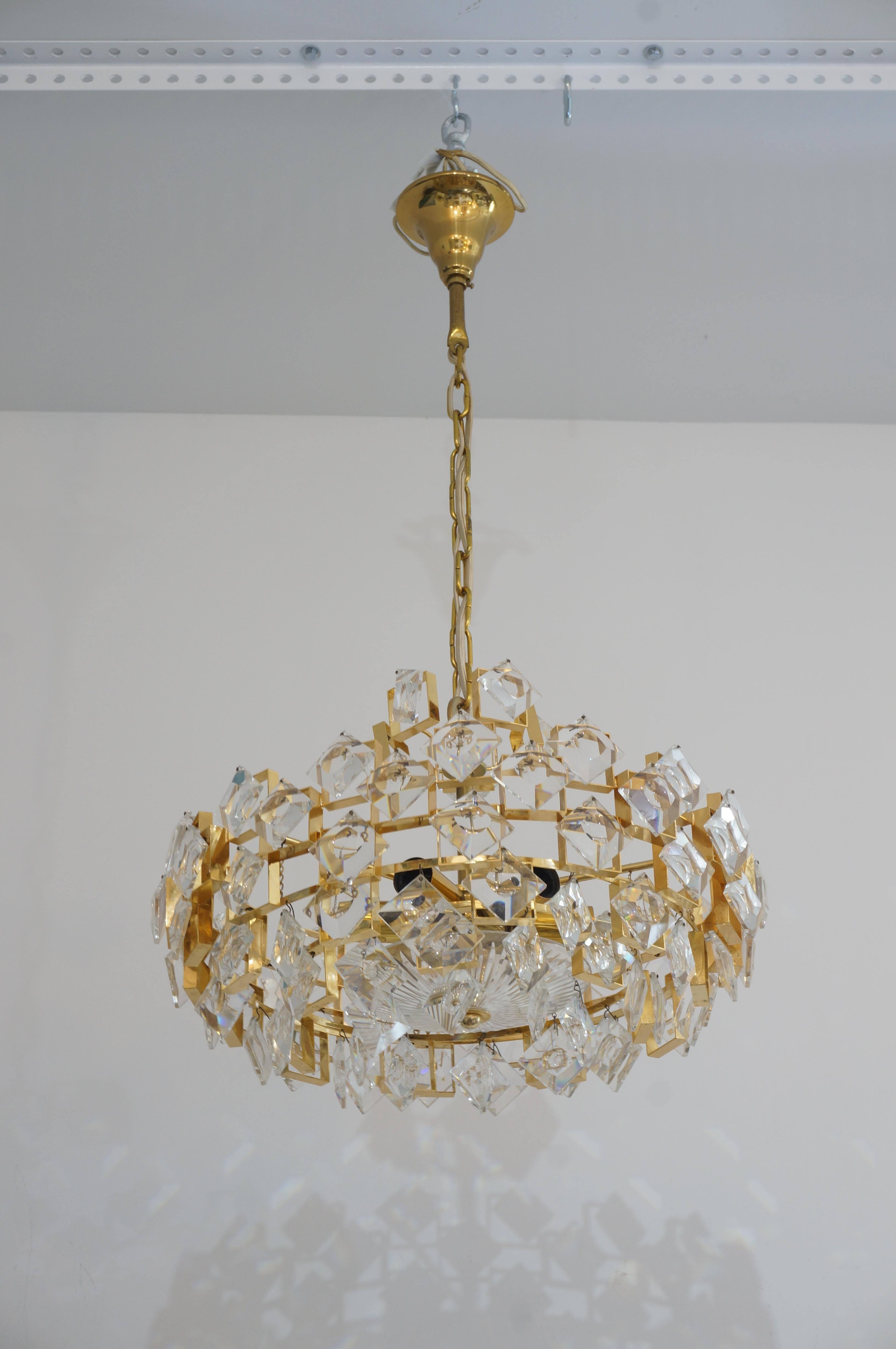 This stylish and elegant 1970s Palme & Walter chandelier is fabricated in gold plate and cut-crystal.

Note: Requires six E14 light bulbs.