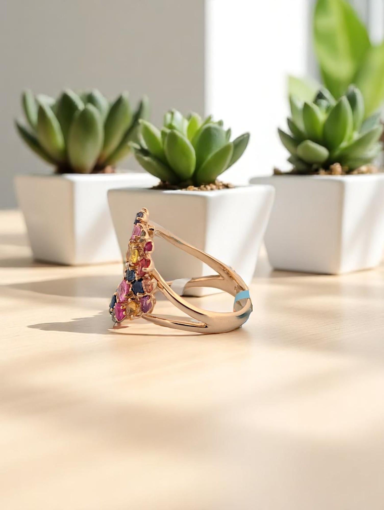 Palmer  14k Yellow Gold Ring with 2.20 ct Multi-Colored Sapphires In New Condition For Sale In Greeneville, TN