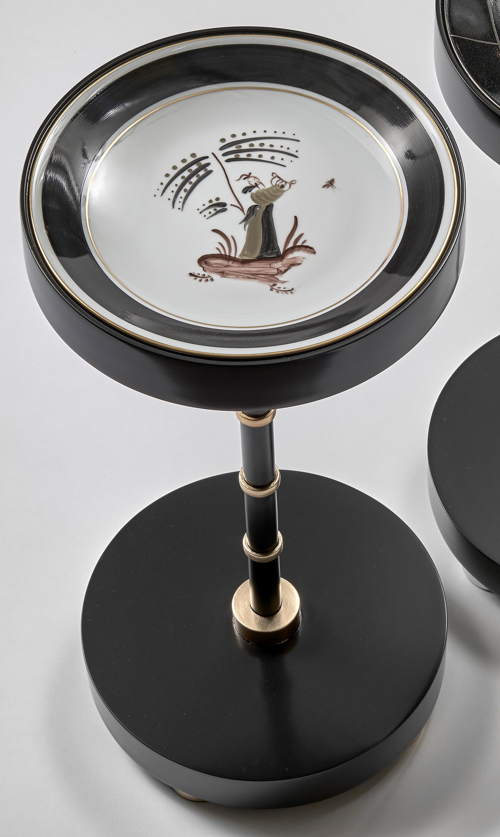 Art Deco Palmer Plate Round Table with Porcelain Plate in Black Lacquered and Gold Leaf For Sale