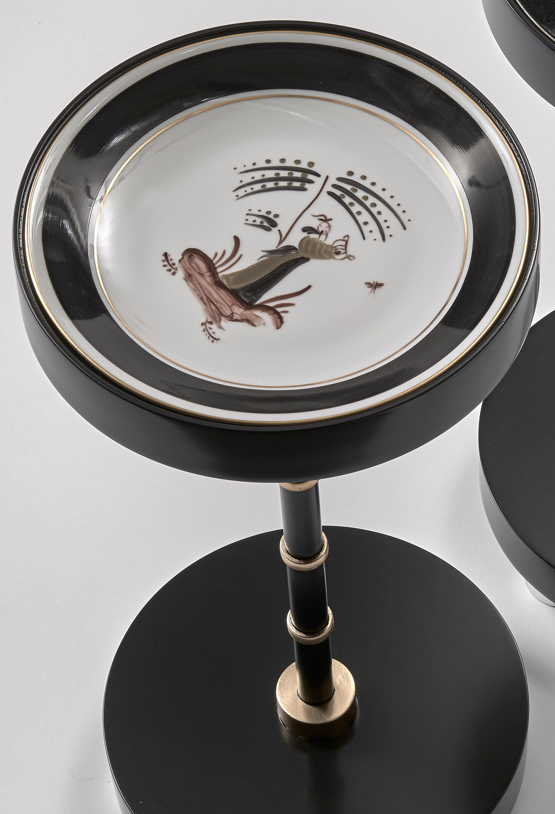 American Palmer Plate Round Table with Porcelain Plate in Black Lacquered and Gold Leaf For Sale